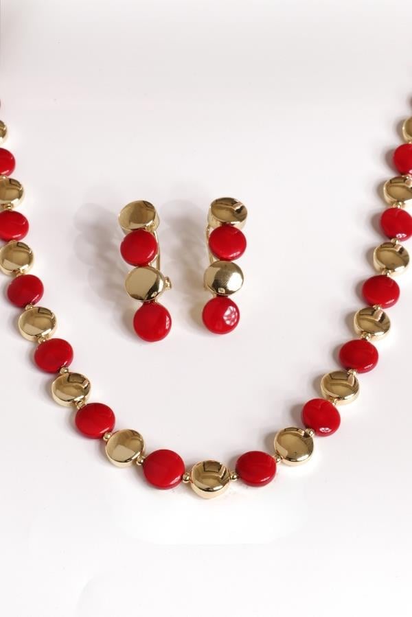 Schmuckset mit rotem Korallenstein und Goldverlauf