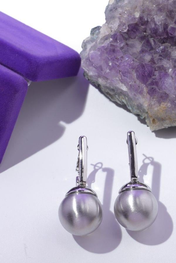 Maßgefertigte silberne Kugelohrringe