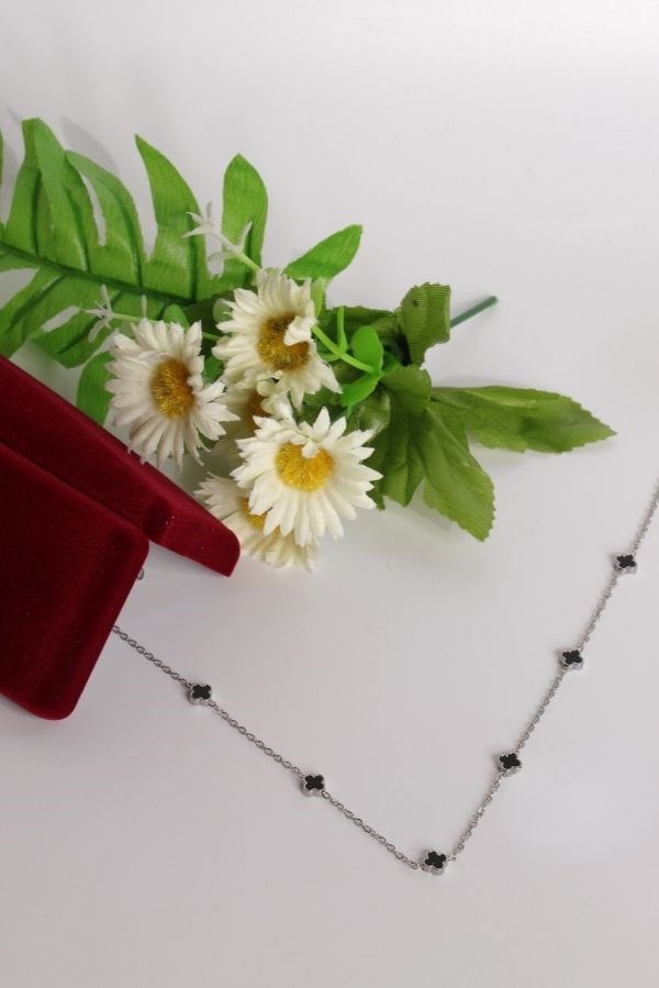 Siyah Renk Minimal Yonca Model Kolye