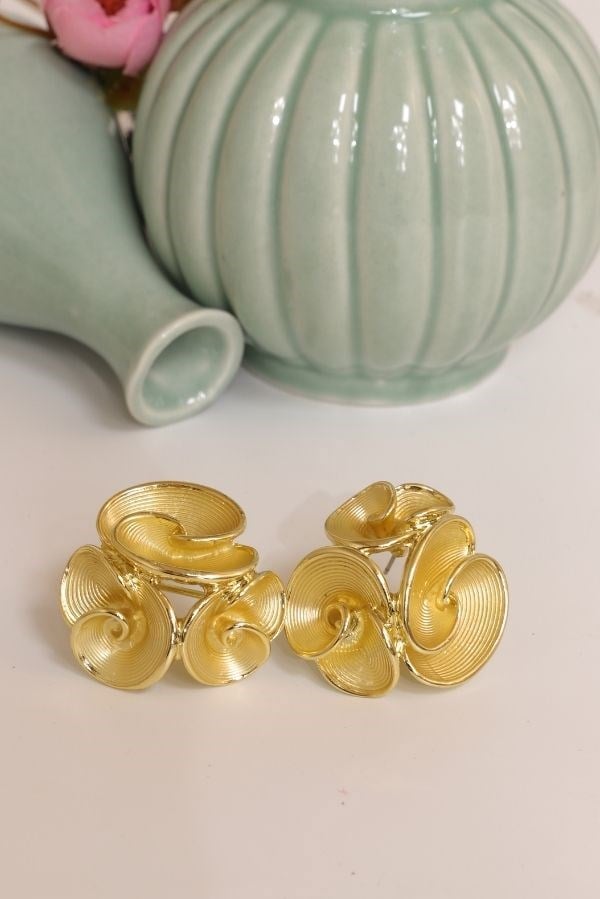 Tasarım Gold Renk Gül Model Küpe 