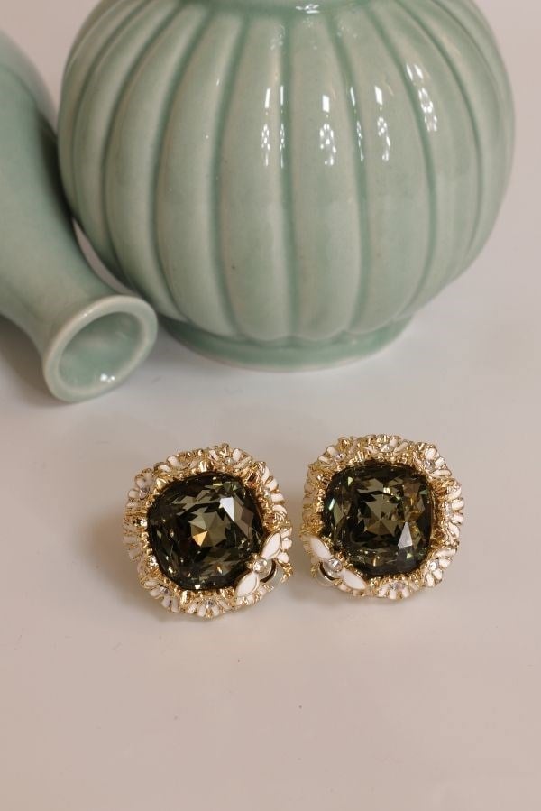 Tasarım Swarovski Taş Krem Çiçekli Küpe