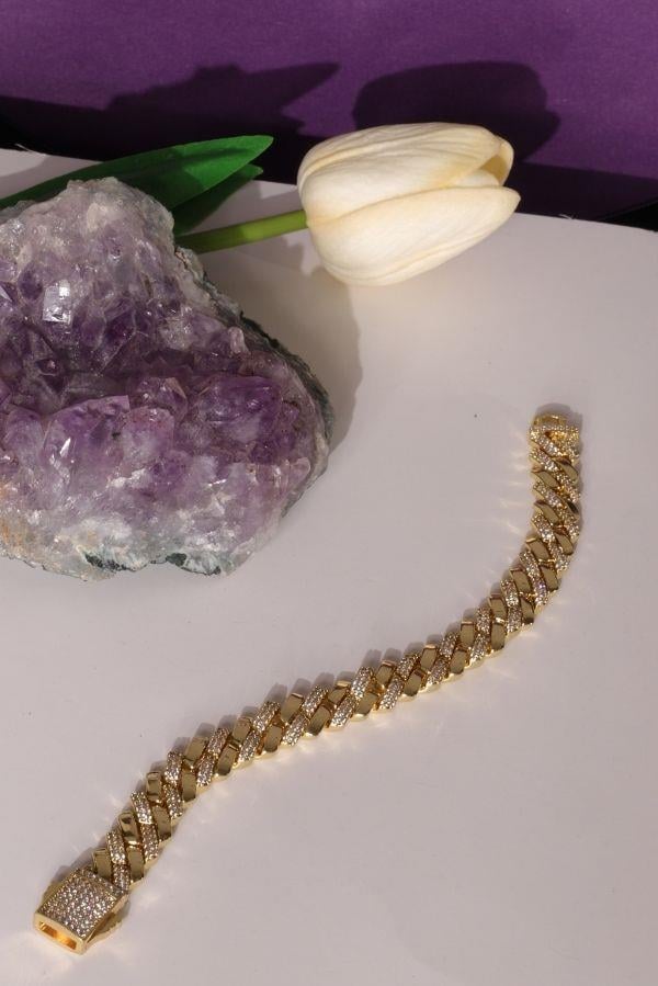 Bracelet gourmet orné de pierres dorées scintillantes