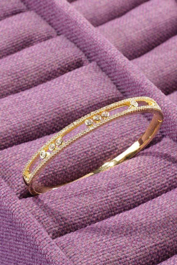 Bracelet manchette orné de pierres