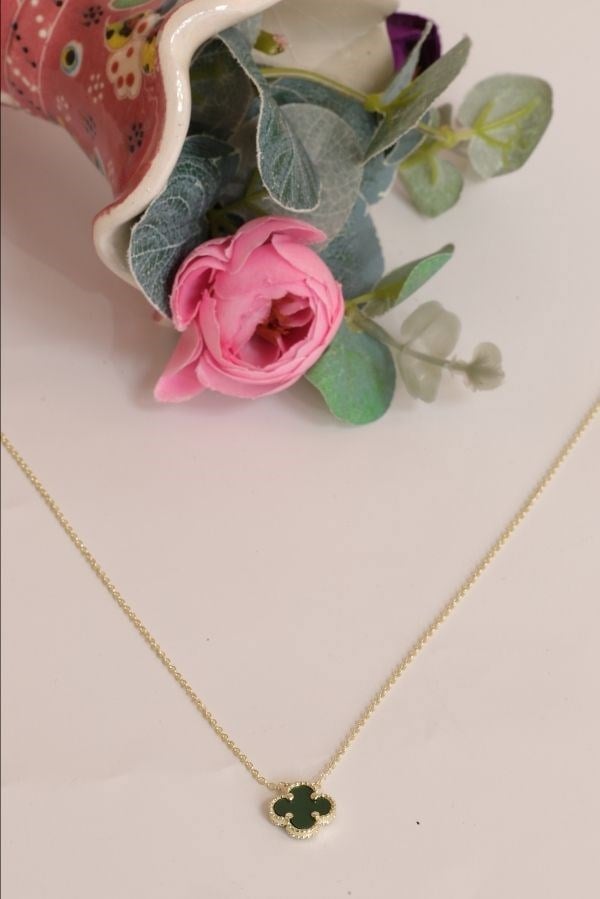 Trend Seri Yeşil Renk Gold Detay Küçük Yonca Model Kolye 