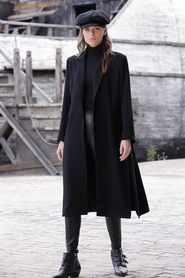 Kadın Siyah Tek Düğmeli Yırtmaçlı Uzun Tunik Ceket