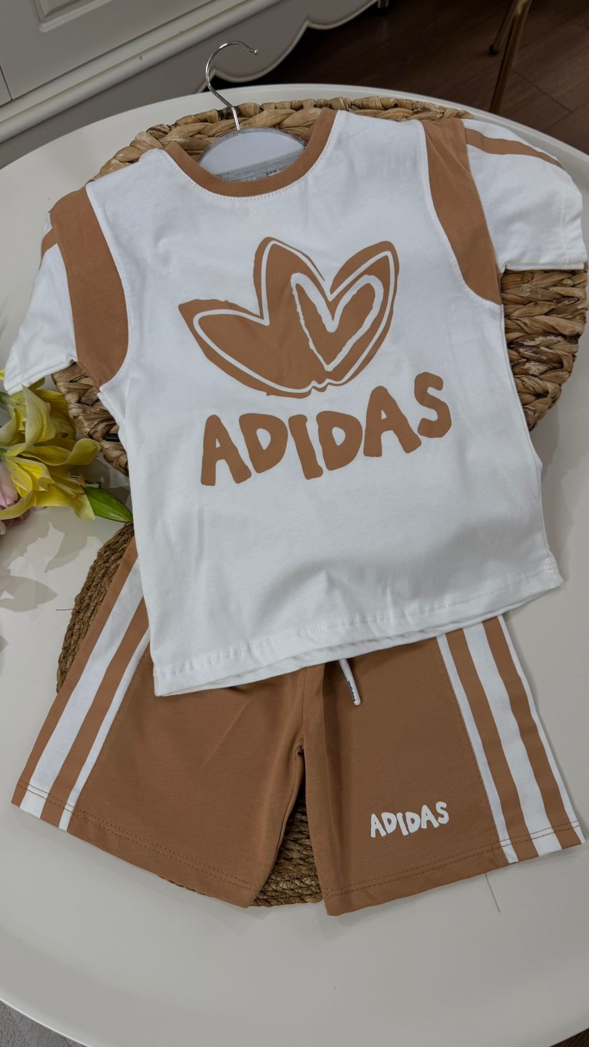 Adidas kahverengi takım