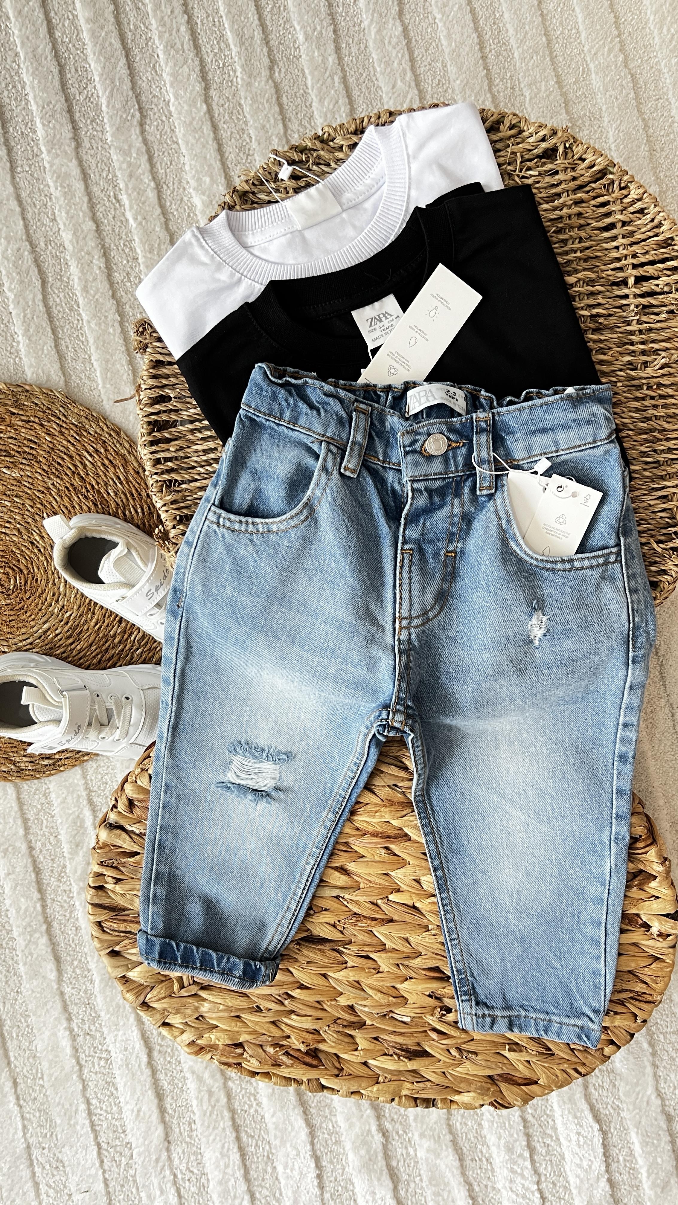 Boru paça yırtıklı jean 