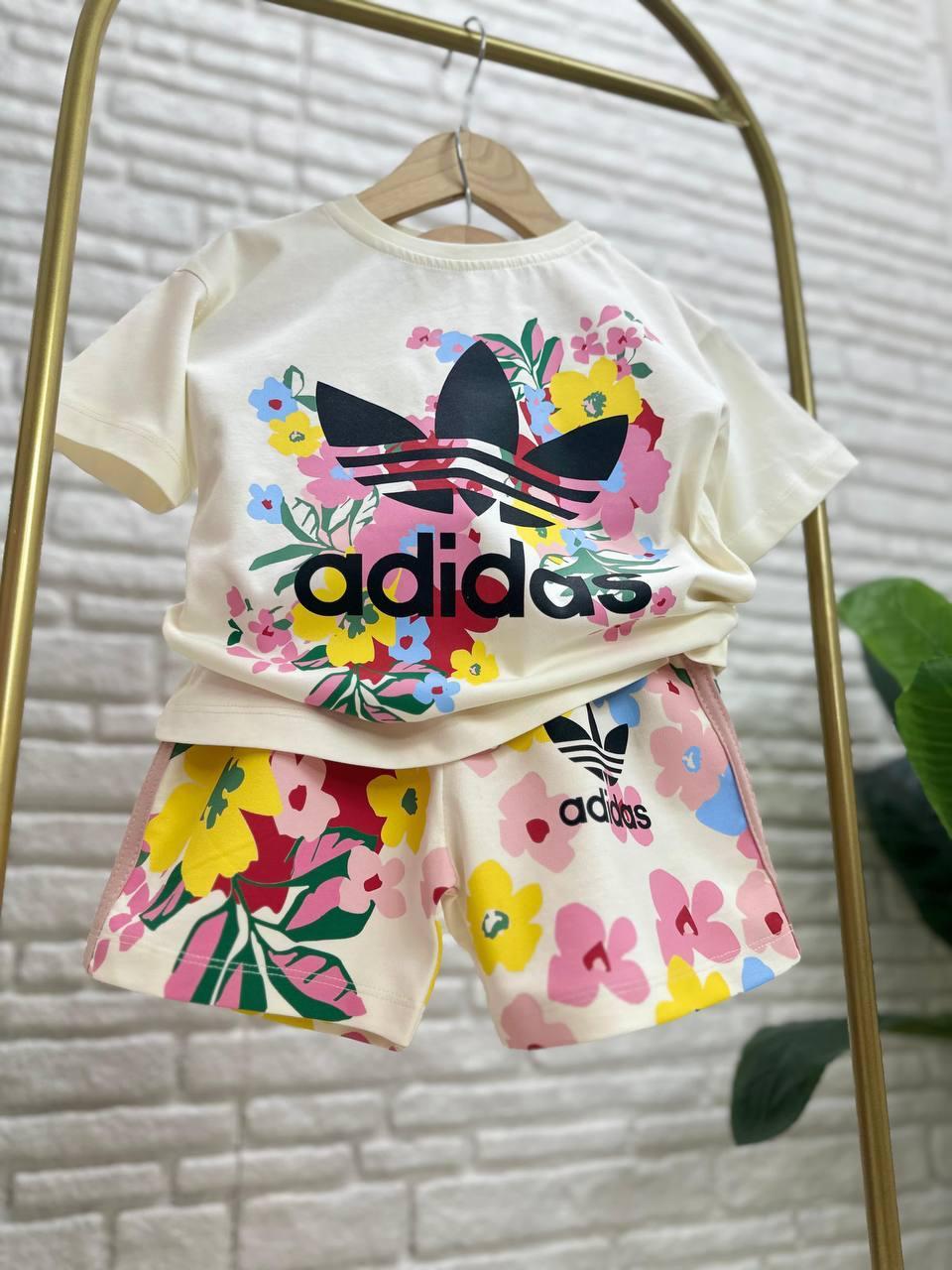 Çiçekli Adidas şort takım 