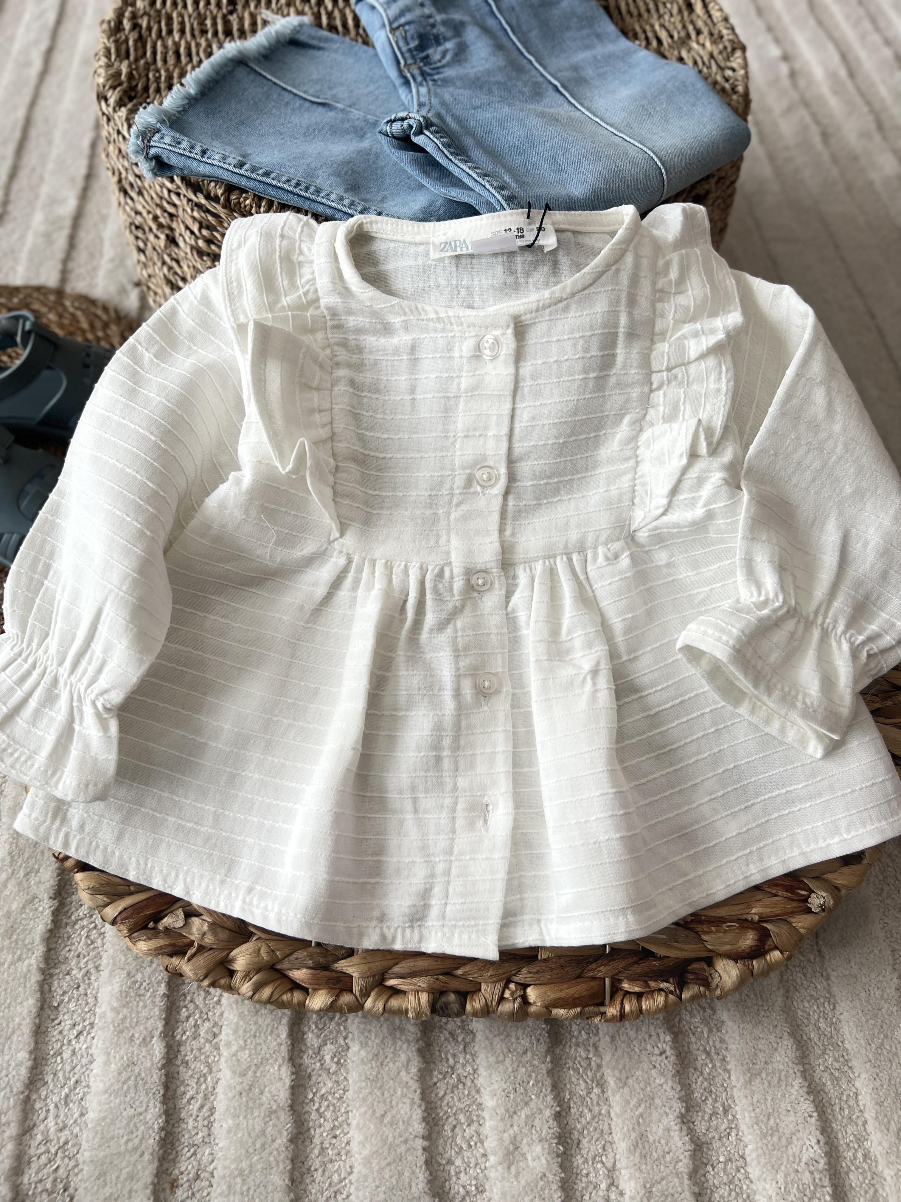 Kırık beyaz düğmeli gömlek 