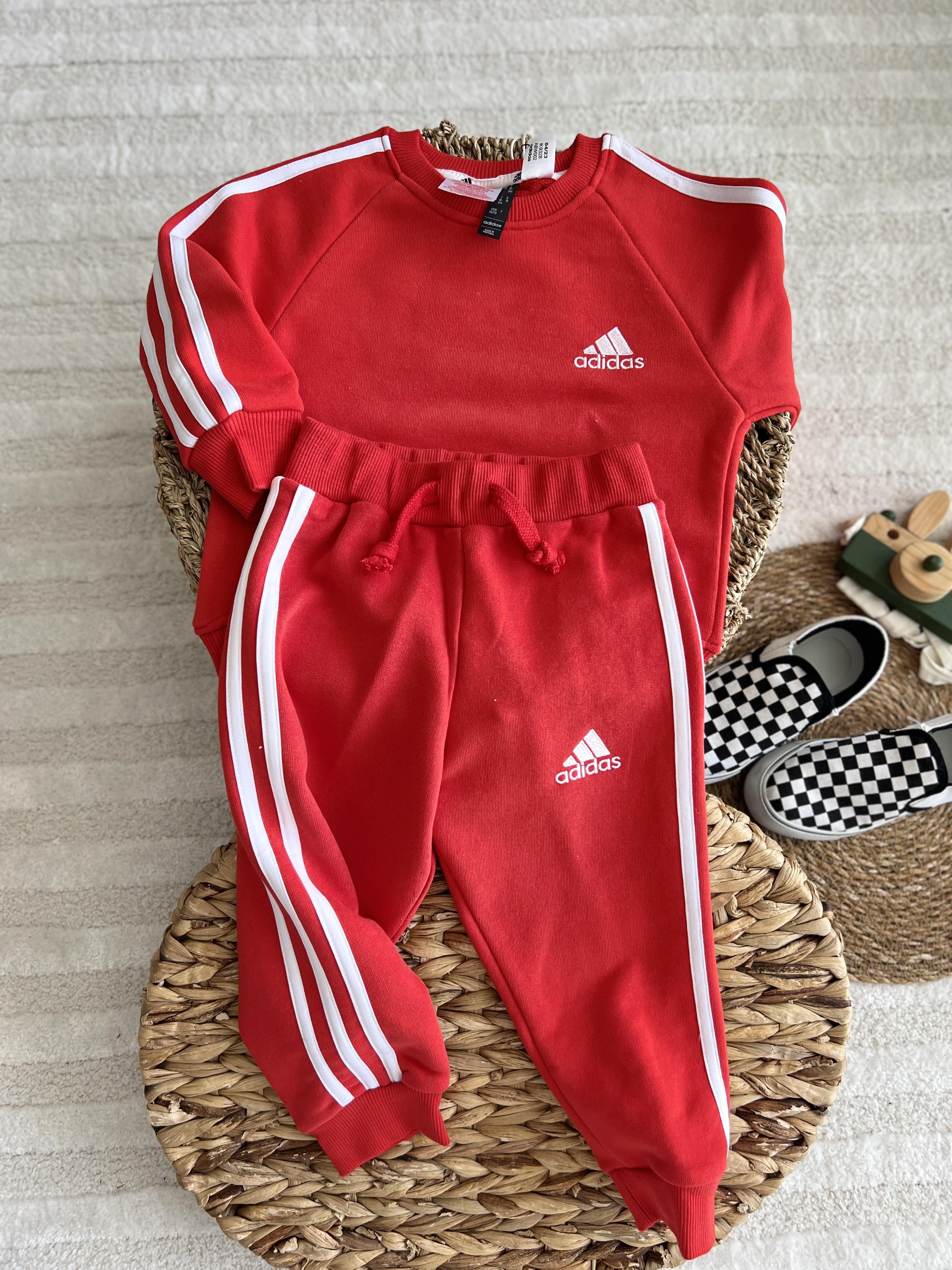 Kırmızı Adidas takım