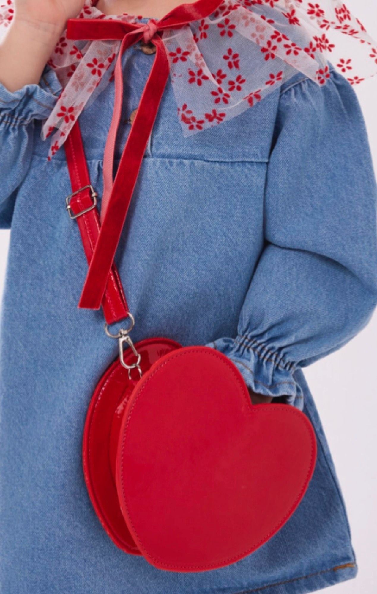 Kırmızı kalp çanta