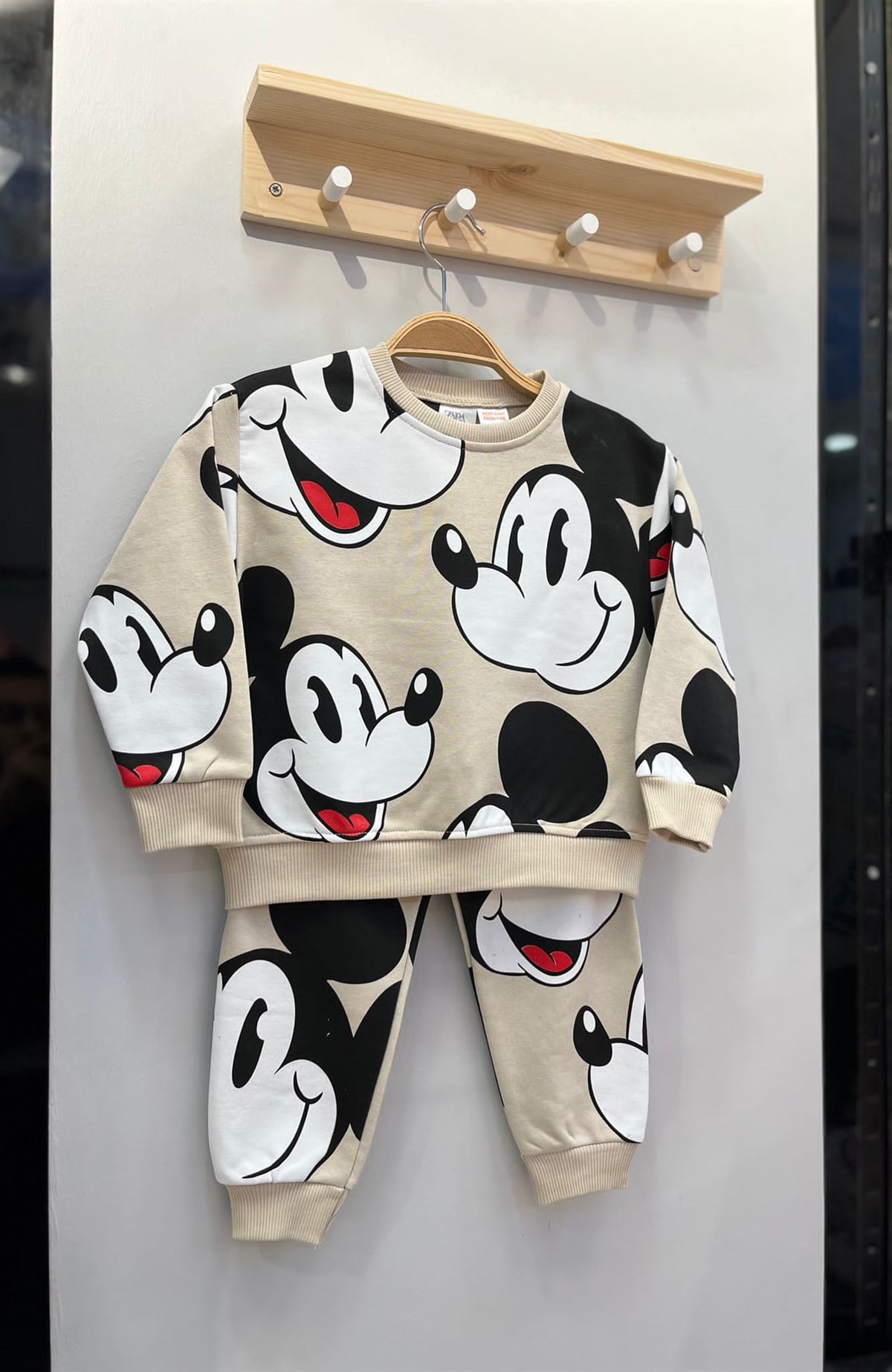 Krem Mickey yeni takım 