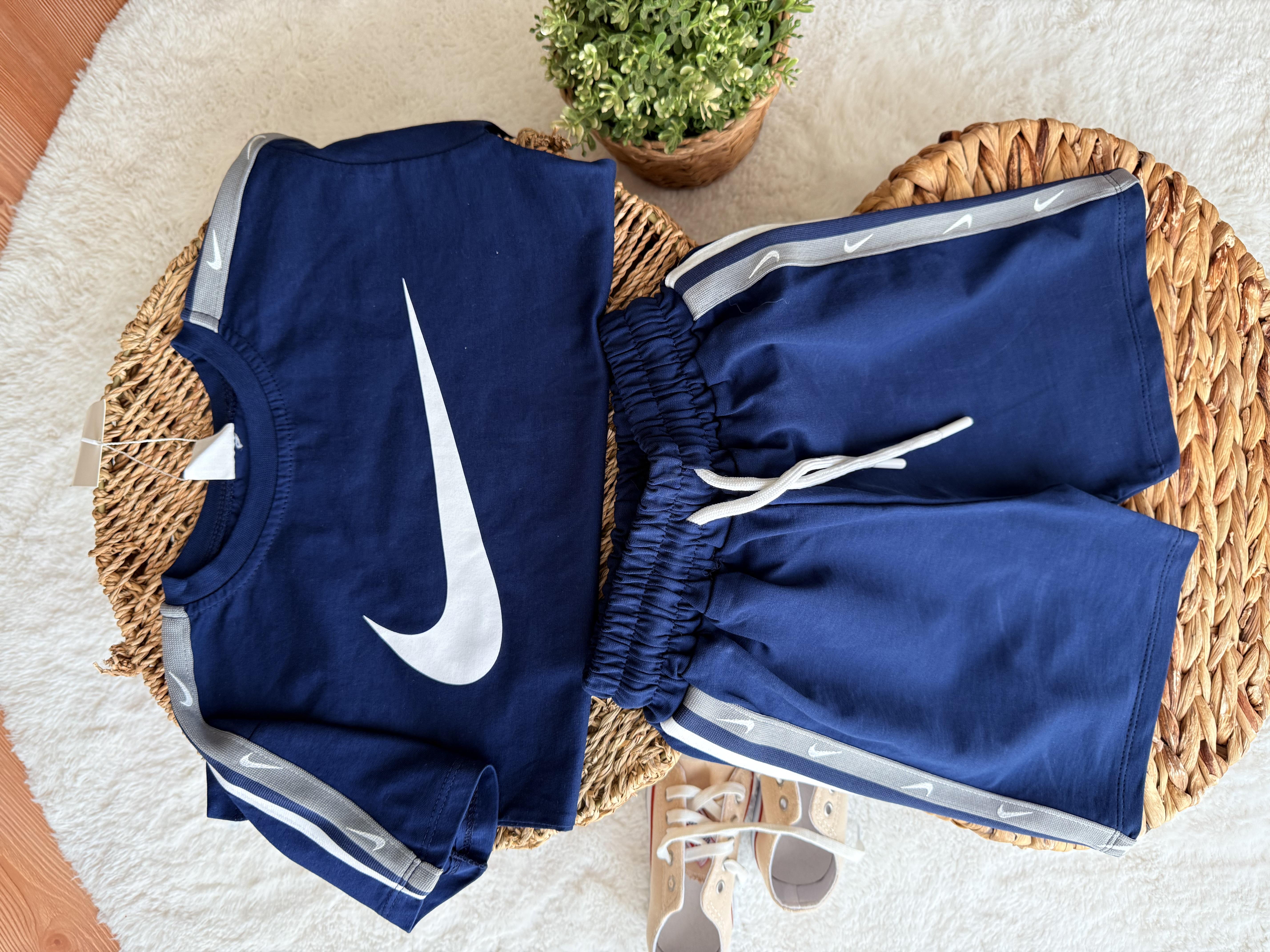 Nike lacivert takım