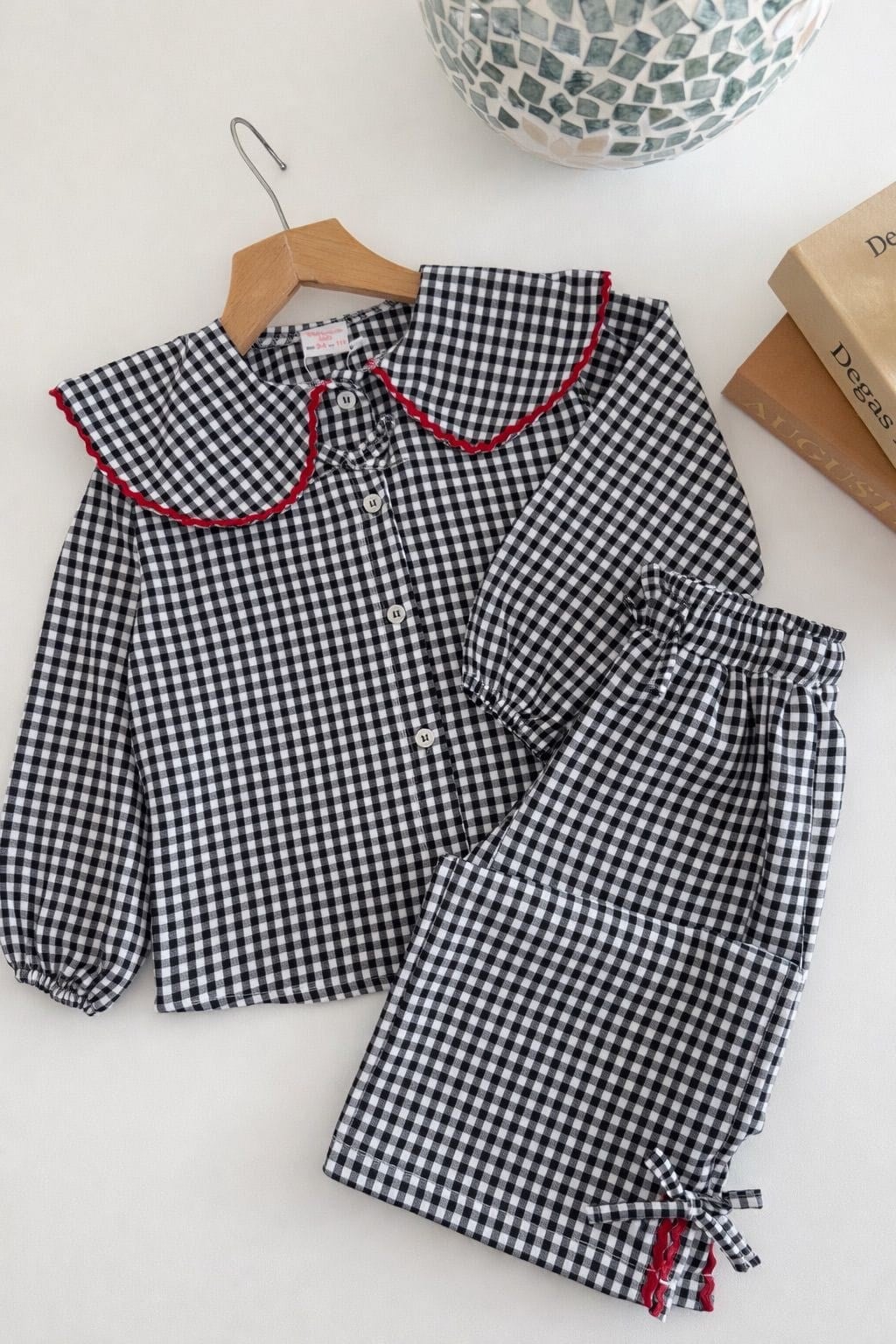 Yakalı pöti kareli takım