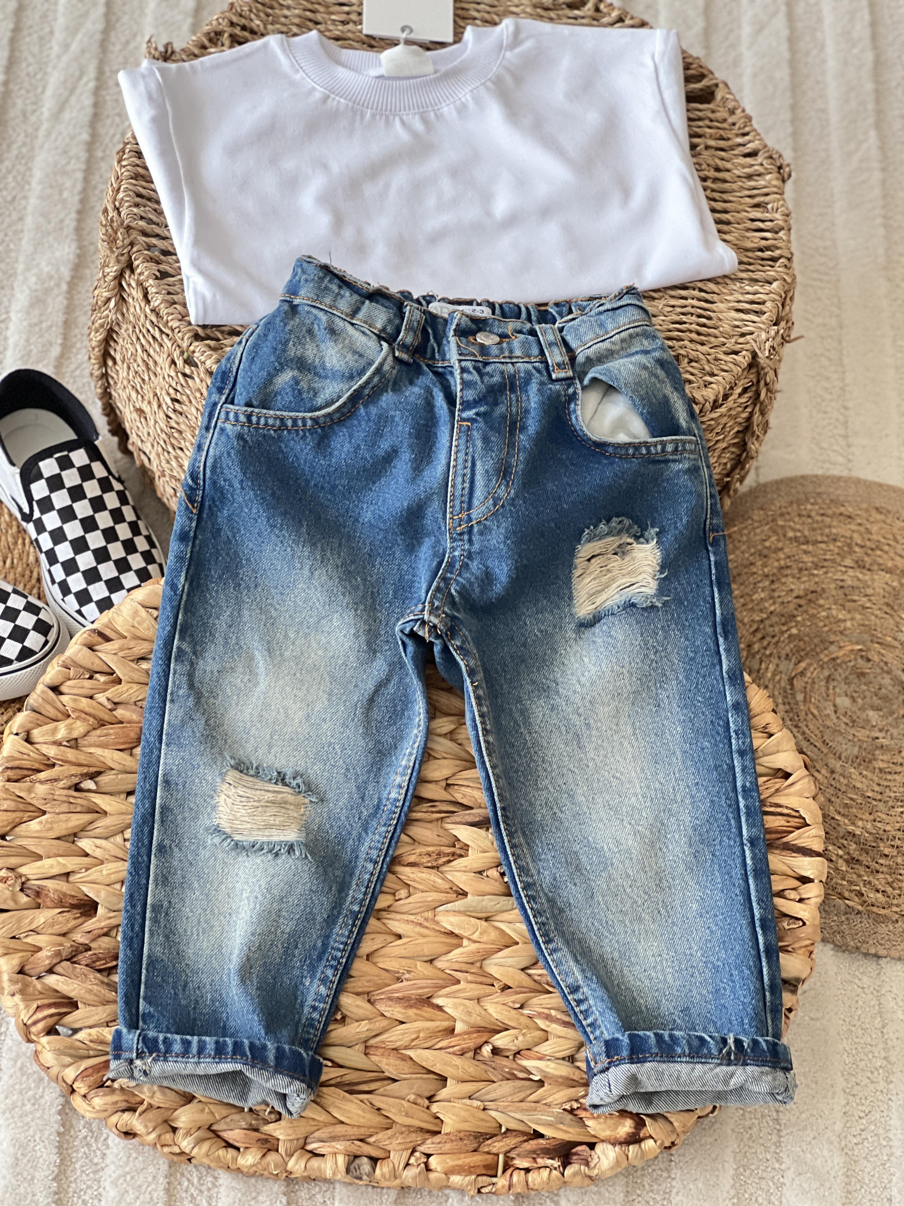 Yırtıklı jean 
