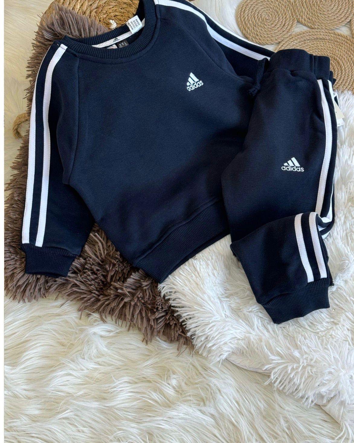 3 iplik lacivert Adidas takım
