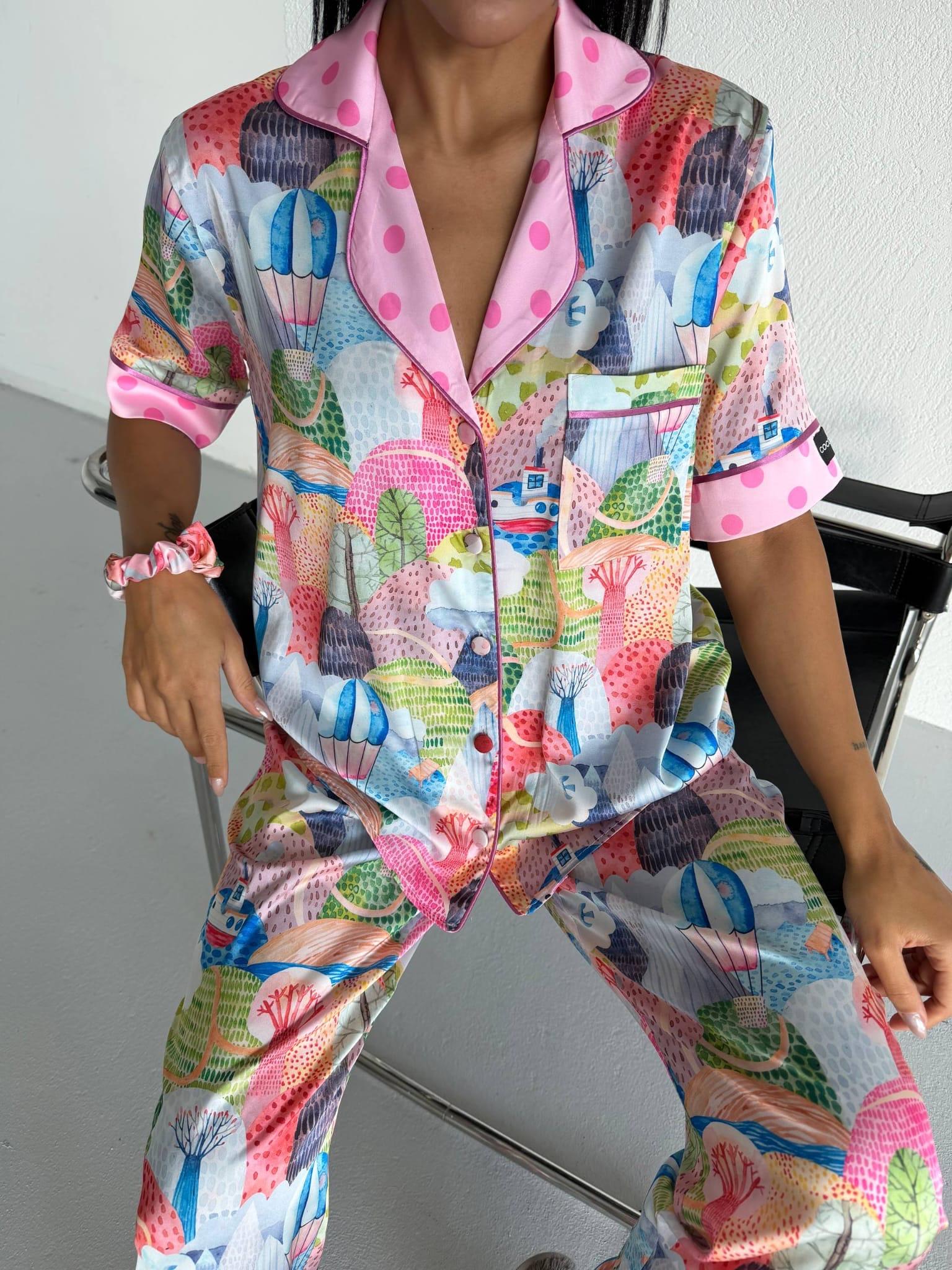 Ağaç desenli renkli pijama takımı