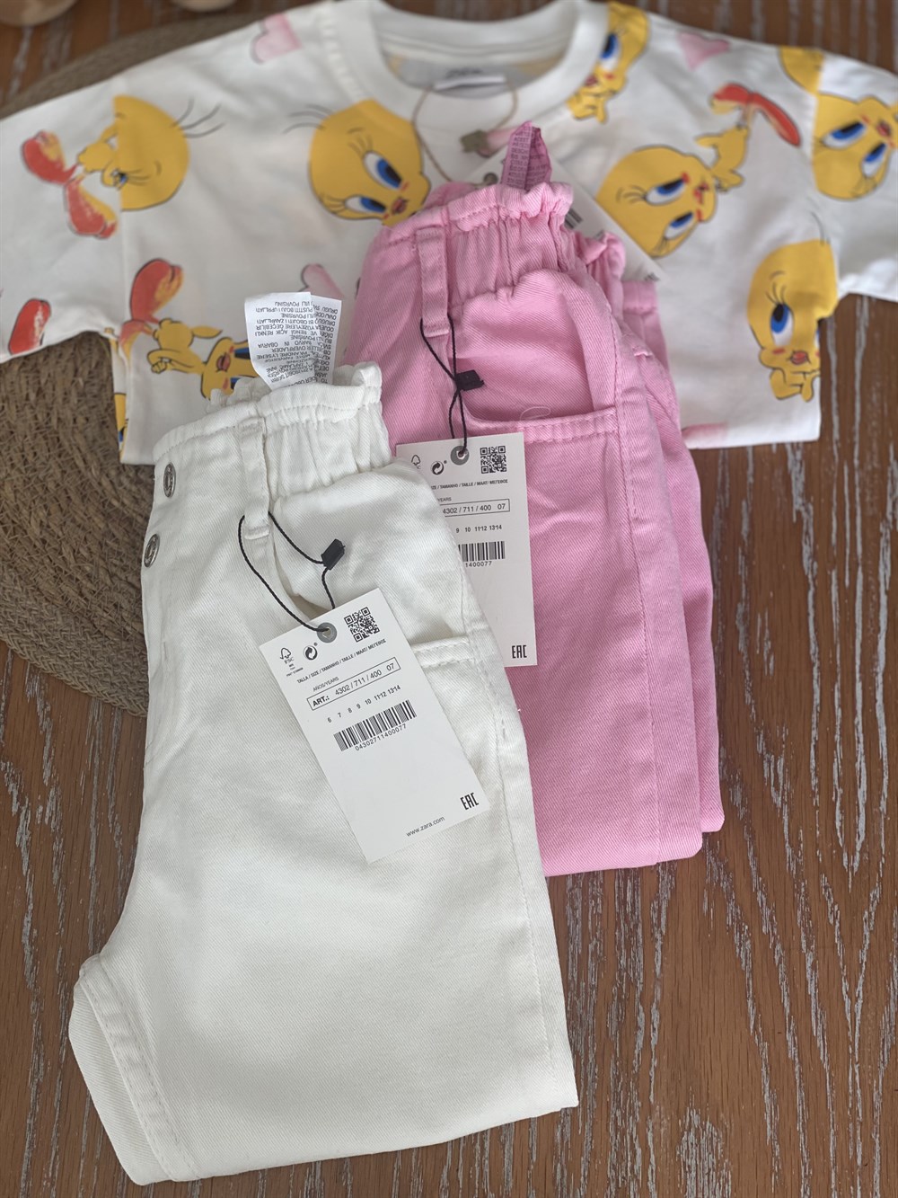 Beyaz düğme jean 