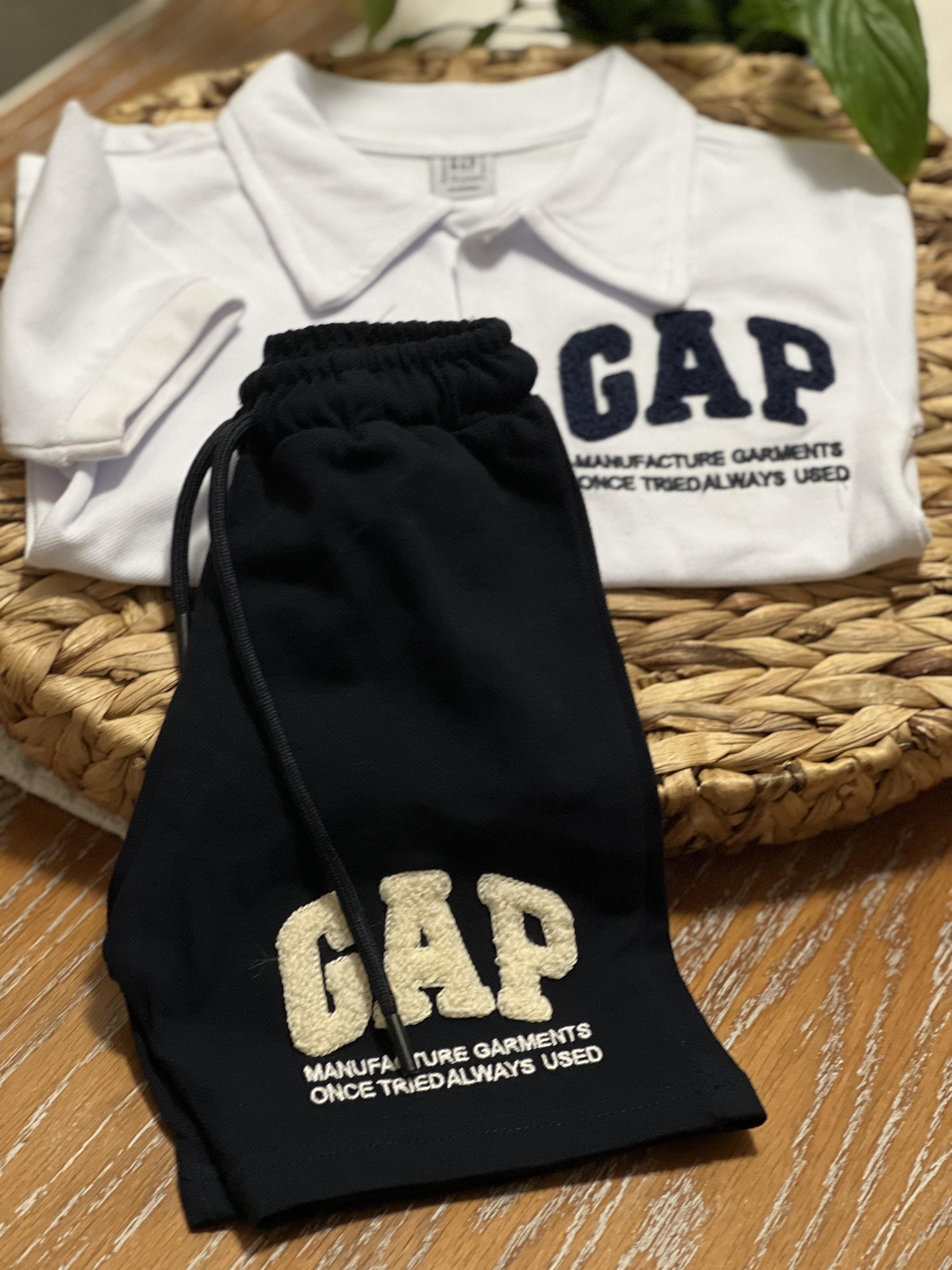 Beyaz lacivert gap takım 