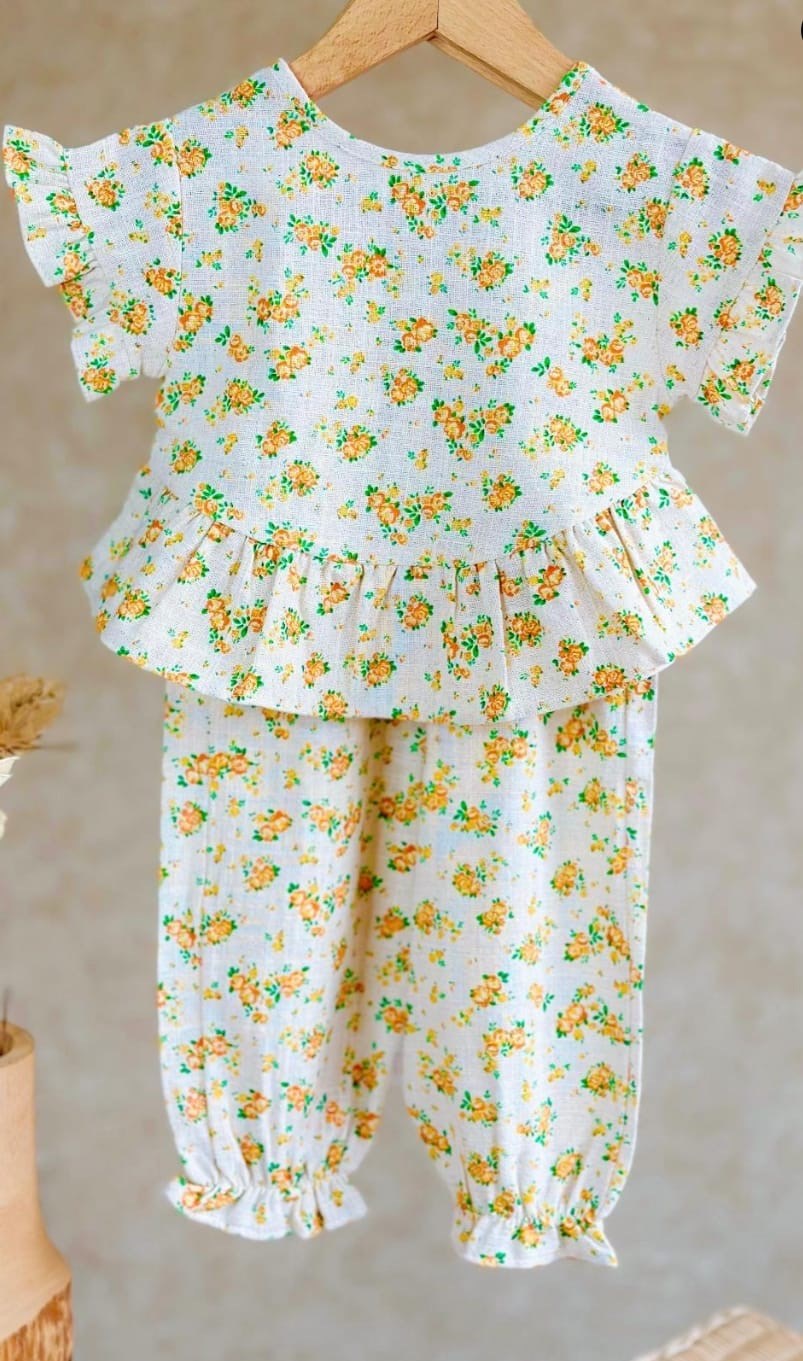 çiçekli fırfır detay takım