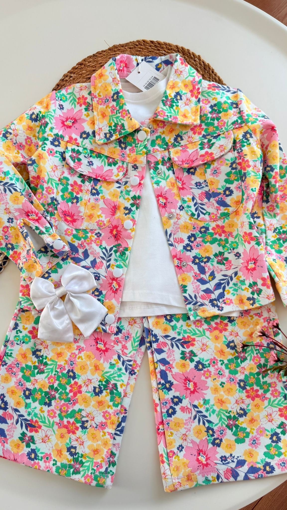 Çiçekli kot ceket pantolon tişört set