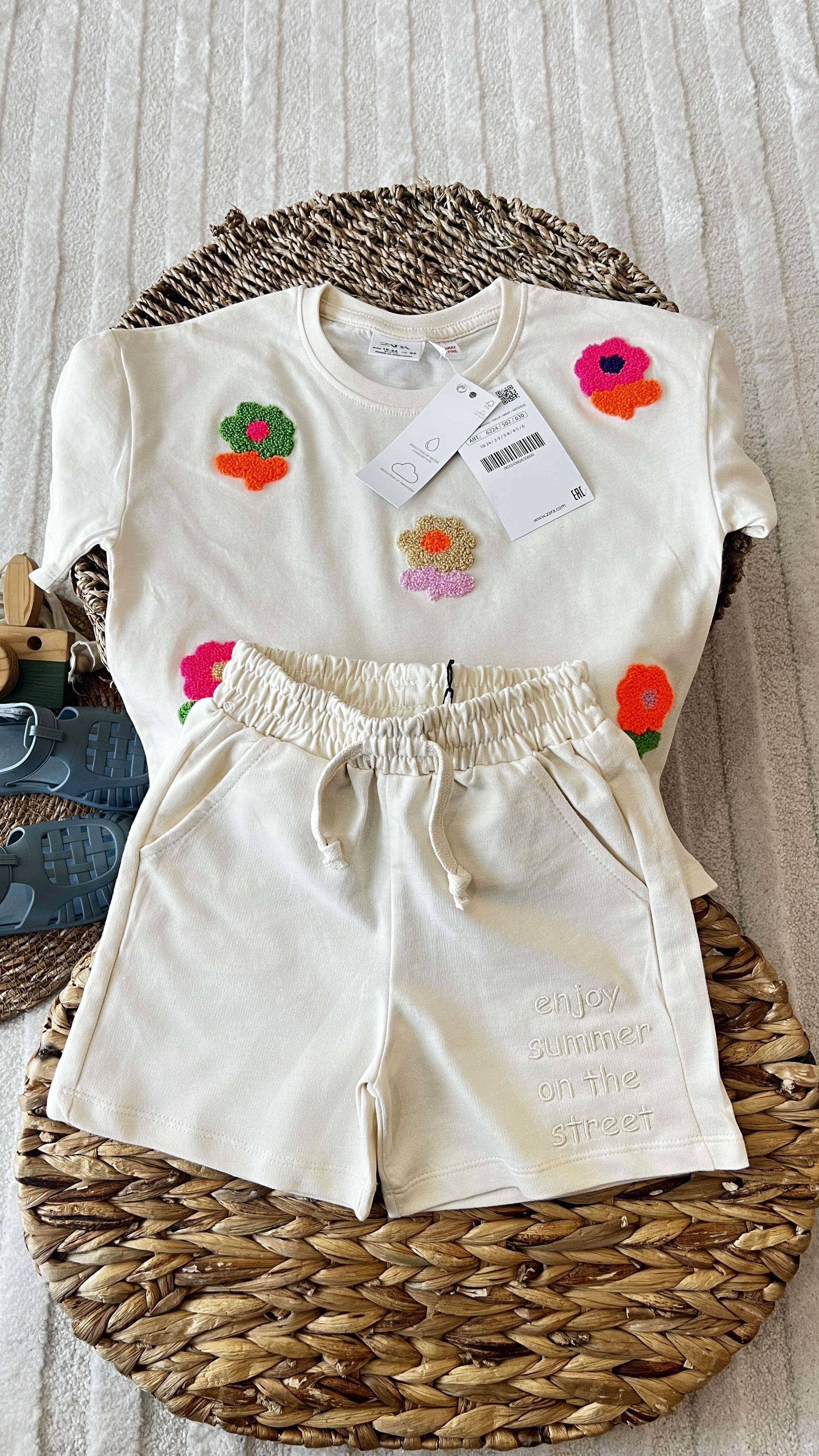 Çiçekli krem takım