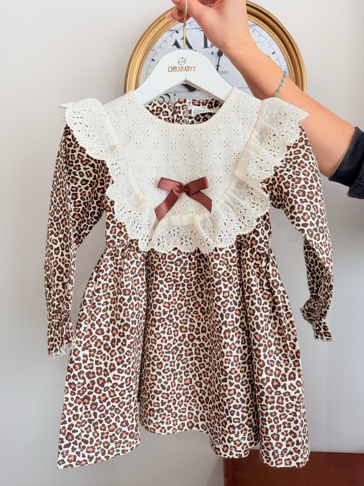 Dantel yaka leopar elbise