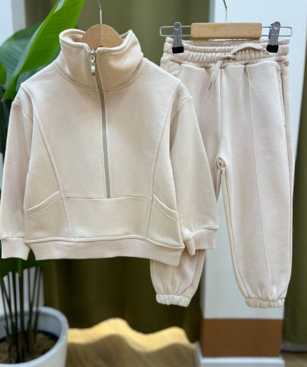 Dik yaka ekru takım 