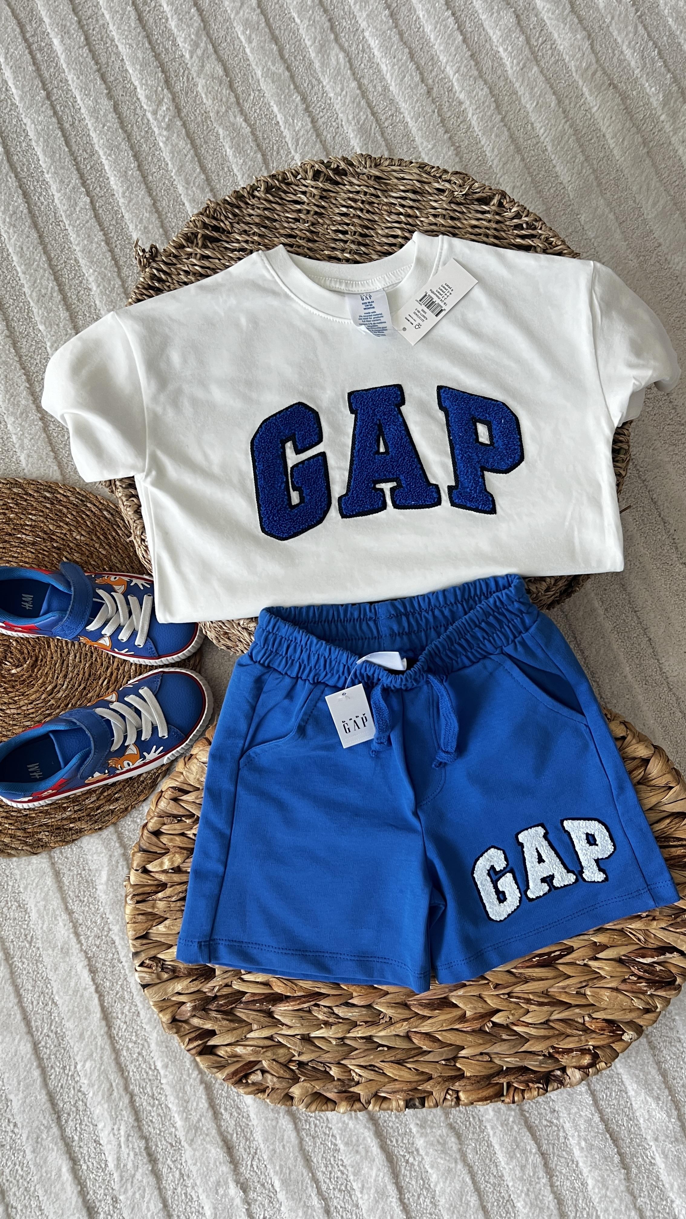 GAP beyaz mavi takım 