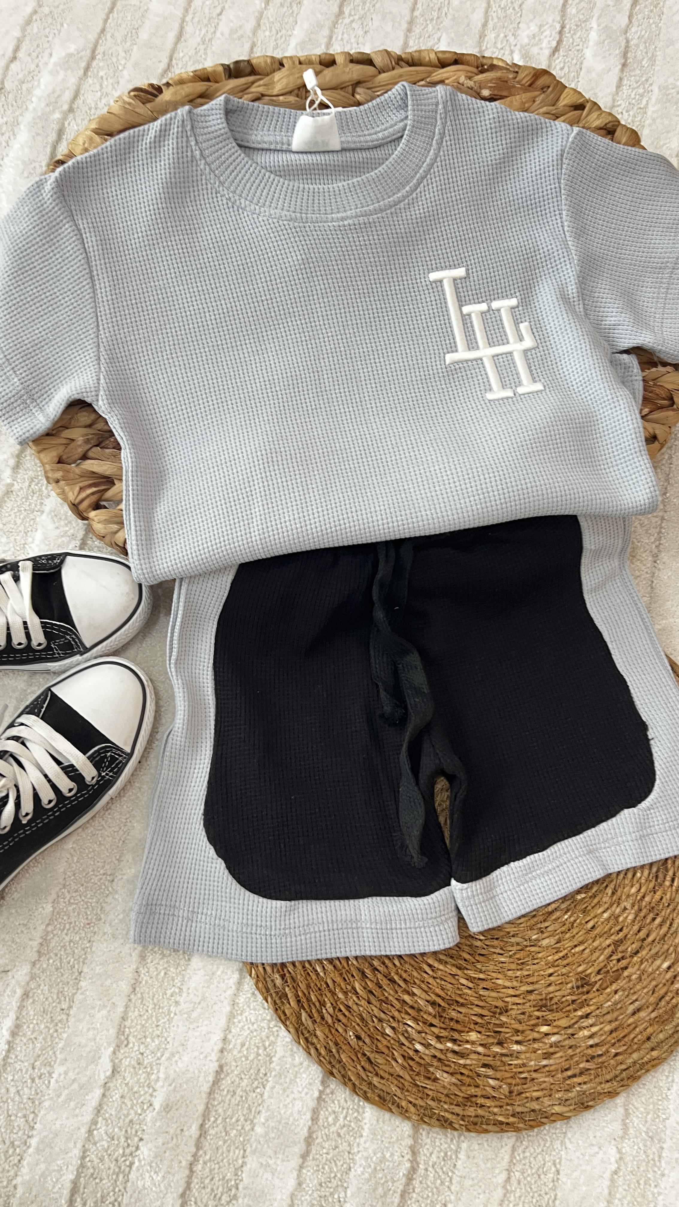 Gri gofre garnili takım