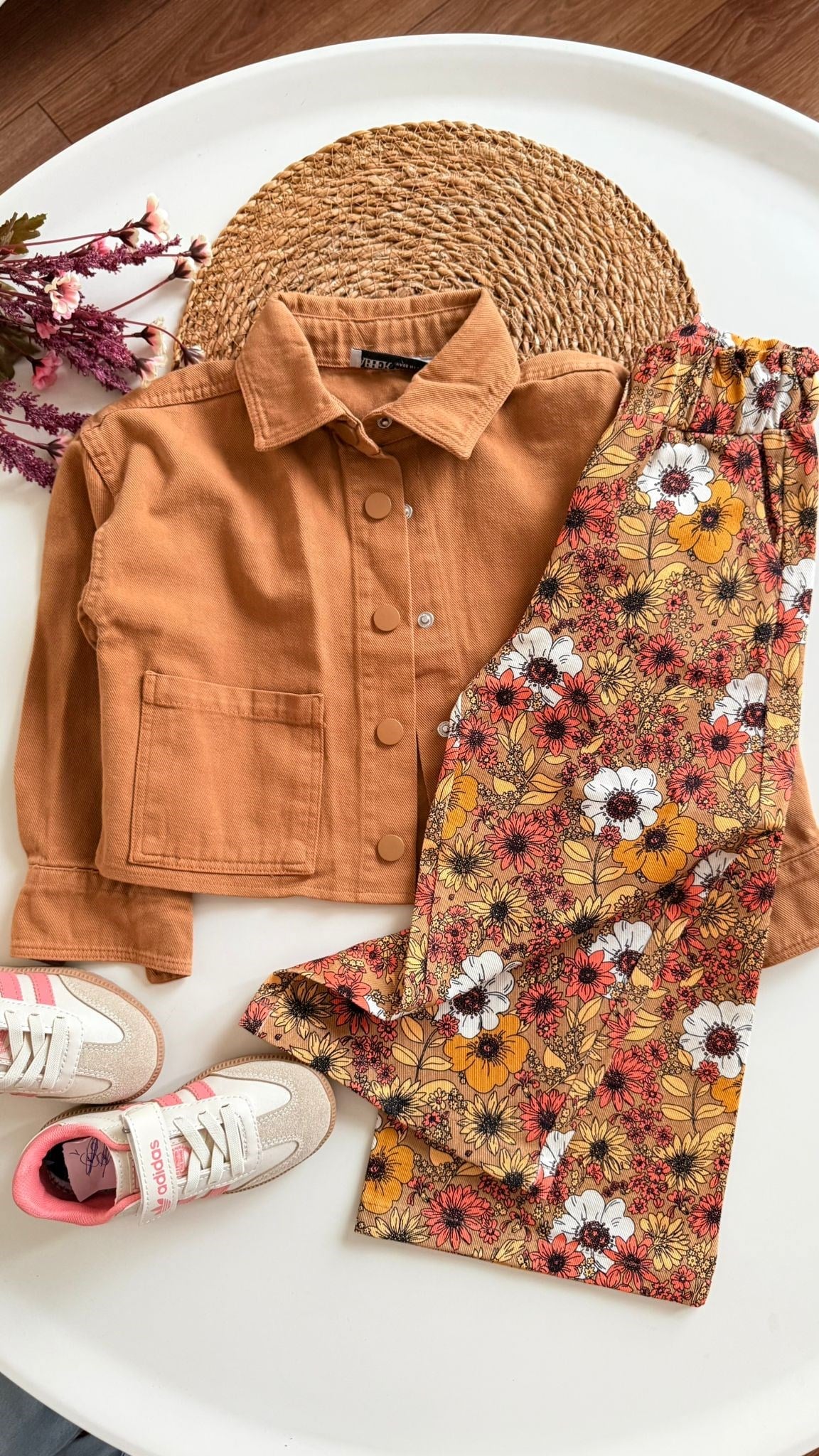 Kahve ceket çiçekli pantolon takım 