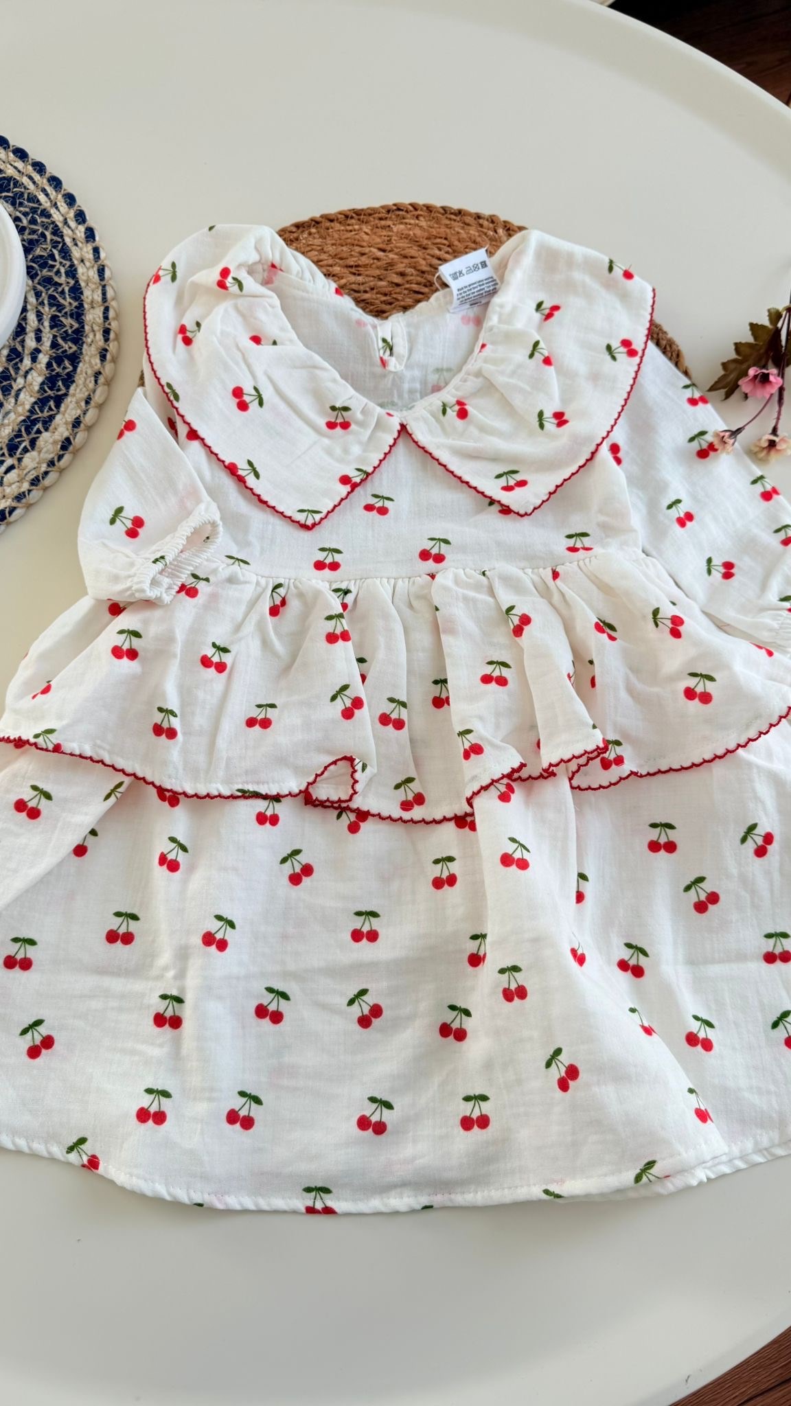 Kiraz desen yakalı elbise