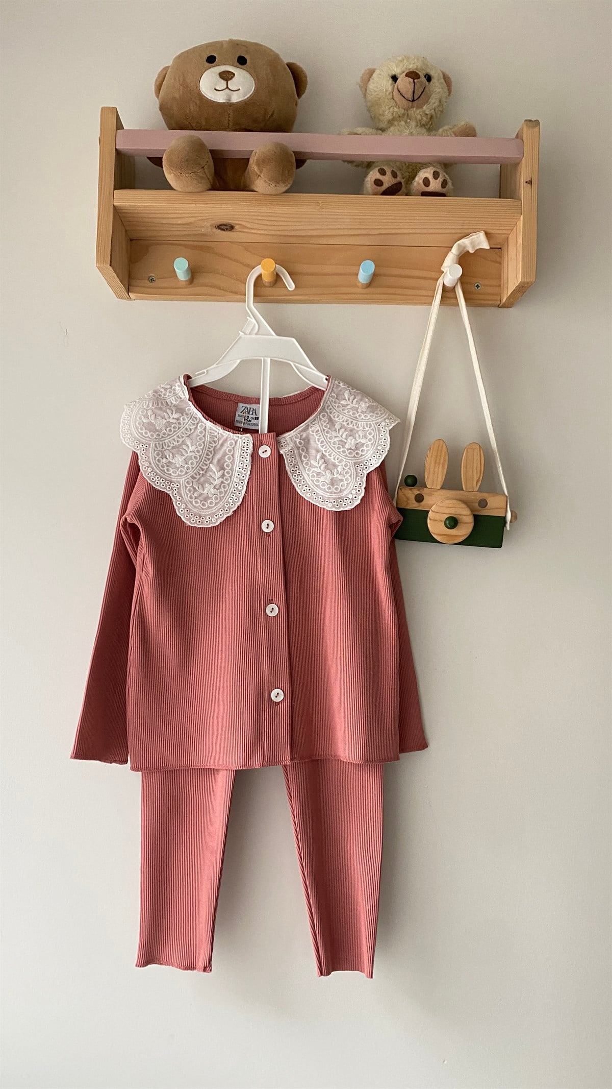 Kiremit yakalı  takım