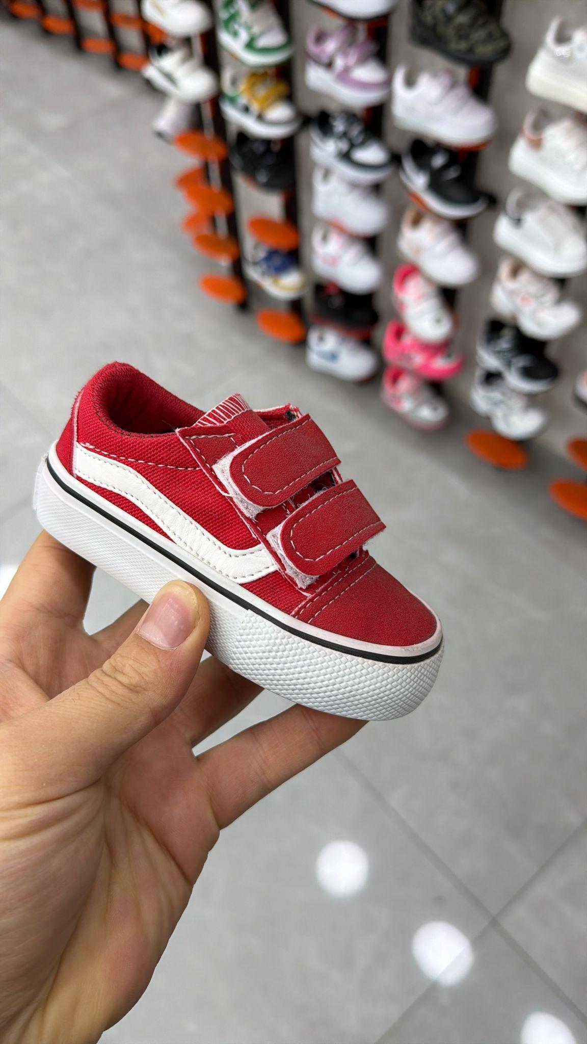 Kırmızı vans ayakkabı