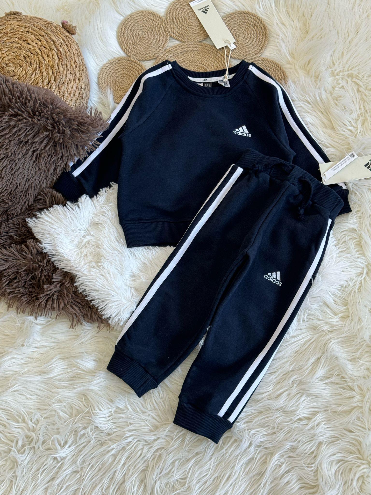 Lacivert Adidas takım 