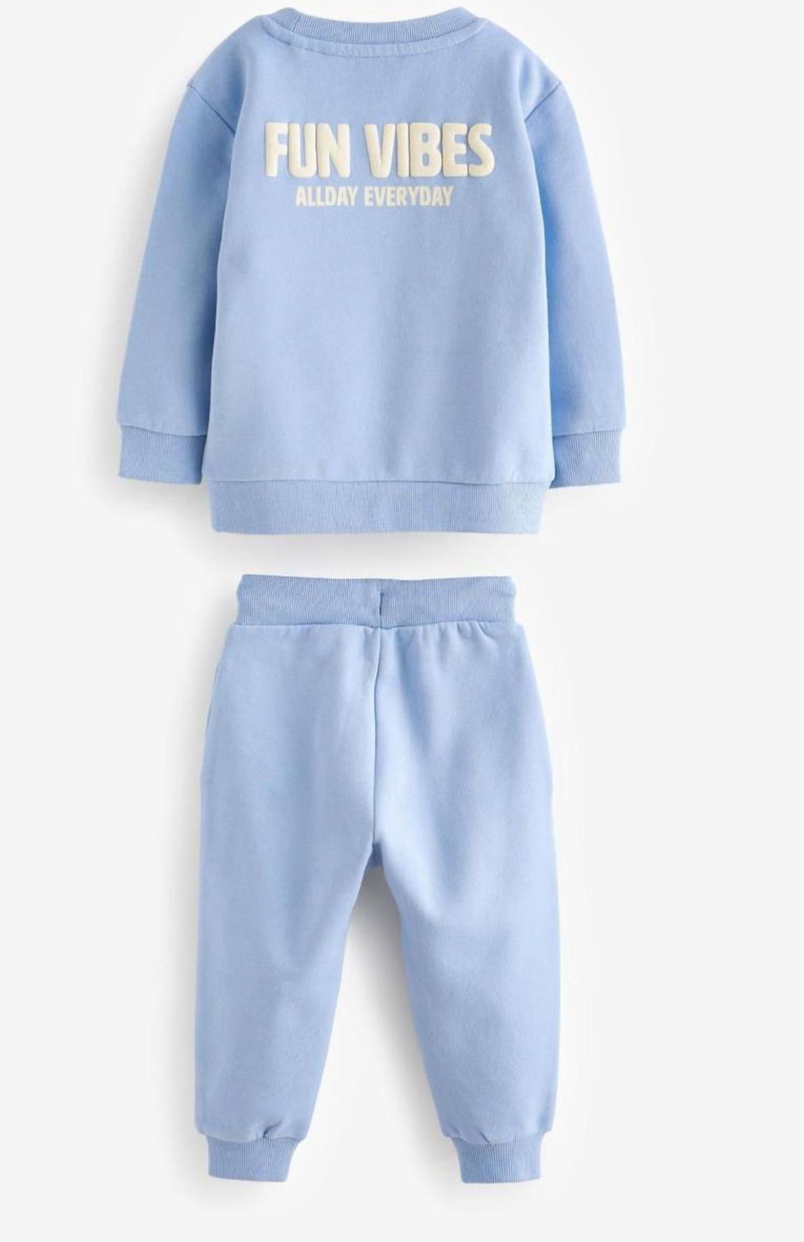 Mavi takım yazılı 