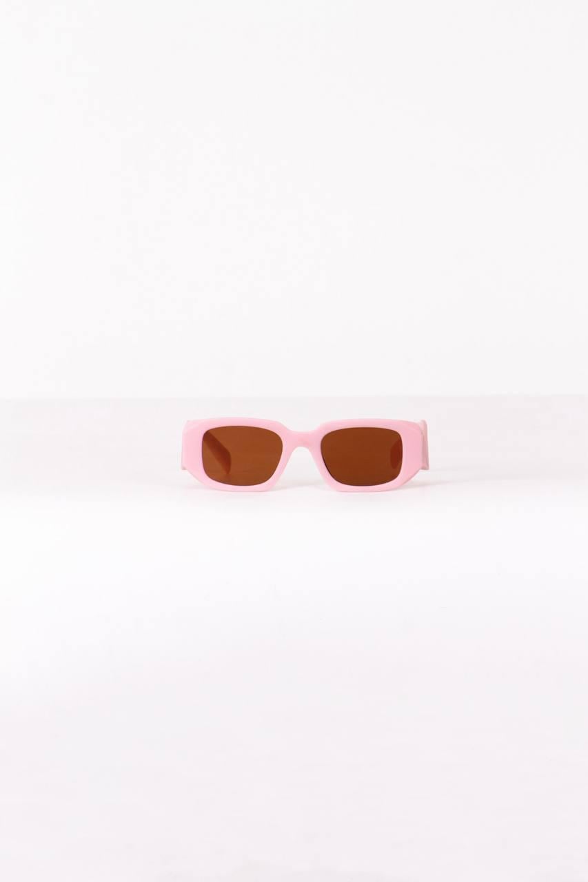 Pembe gözlük 