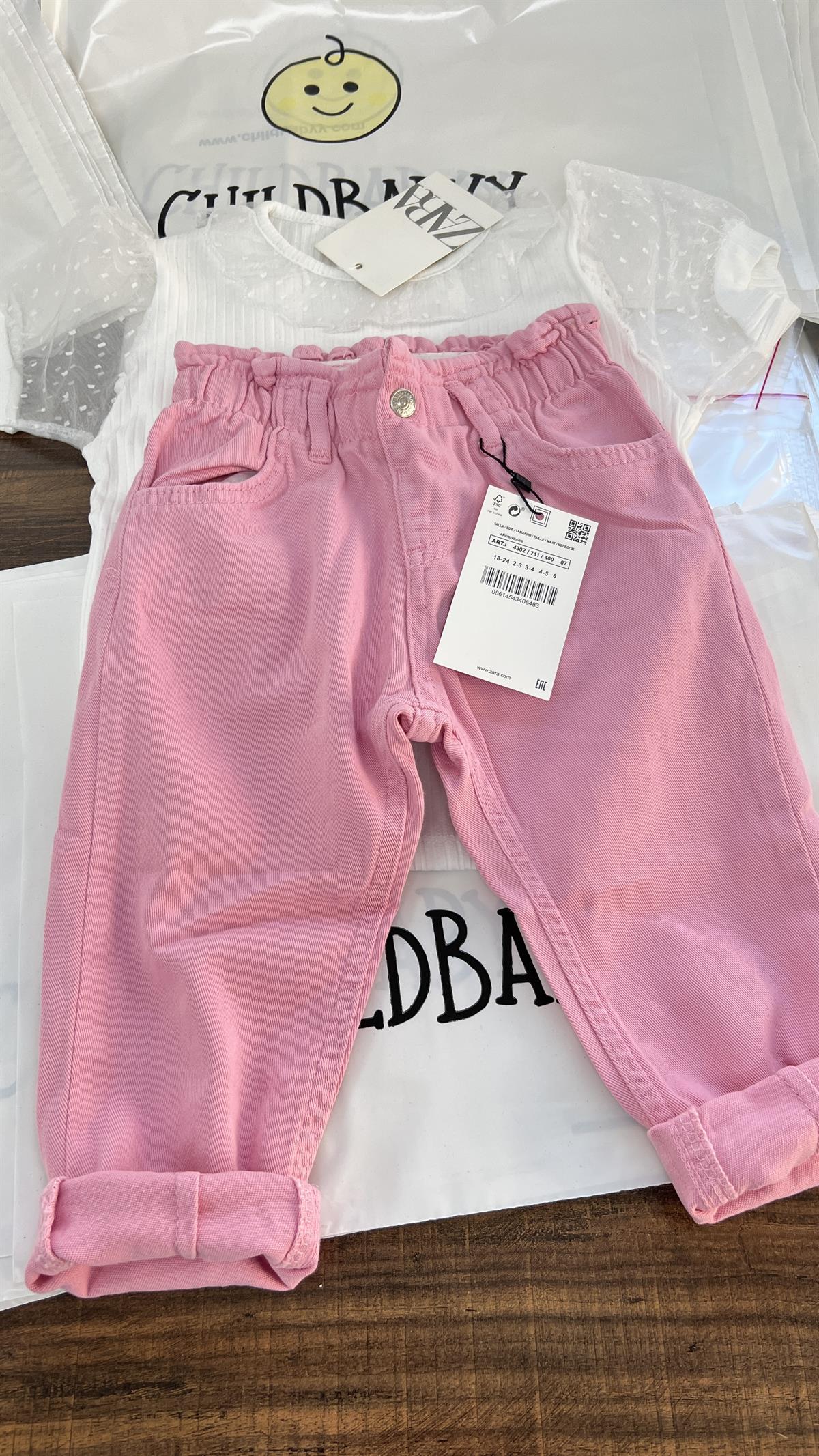 Pembe jean 