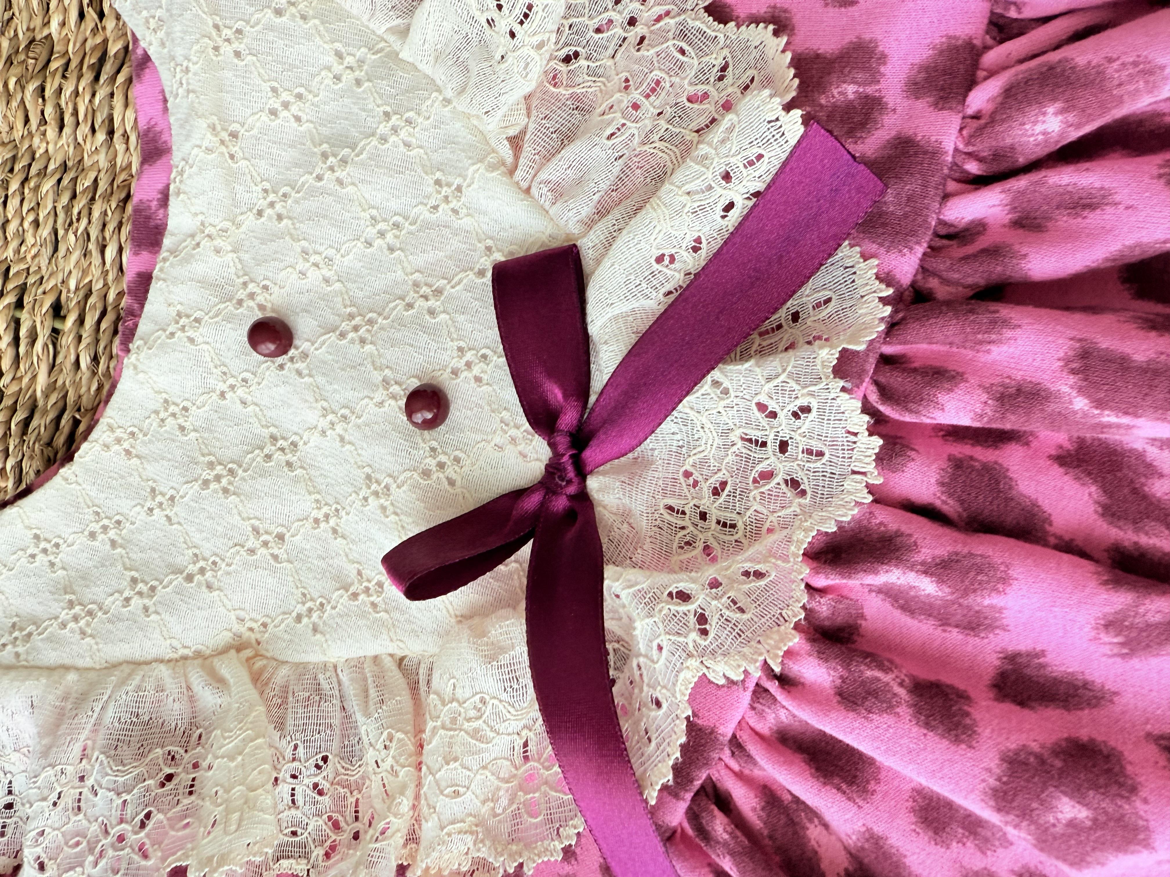 Pembe leopar desen elbise 