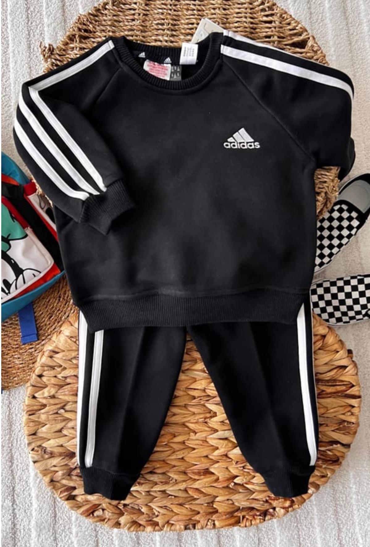 Siyah Adidas takım