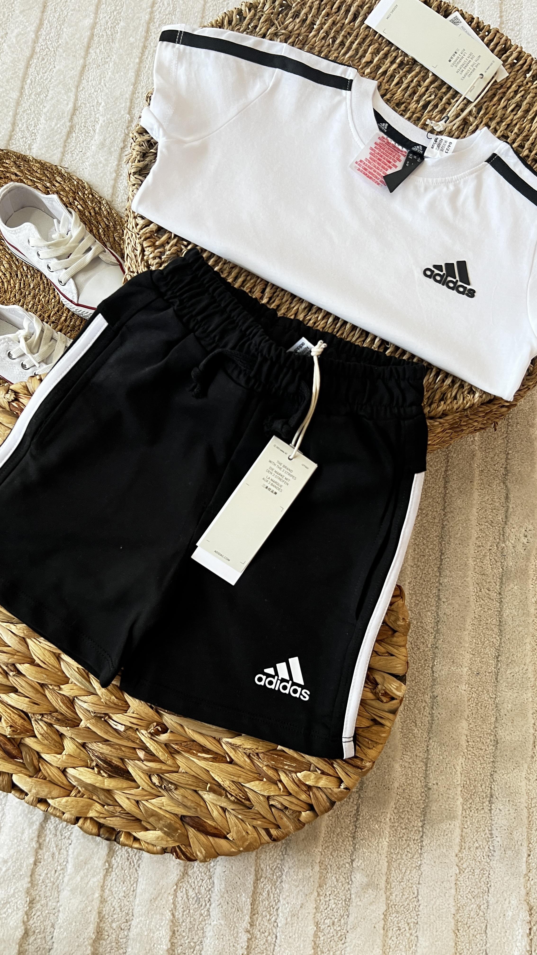 Siyah beyaz Adidas takım