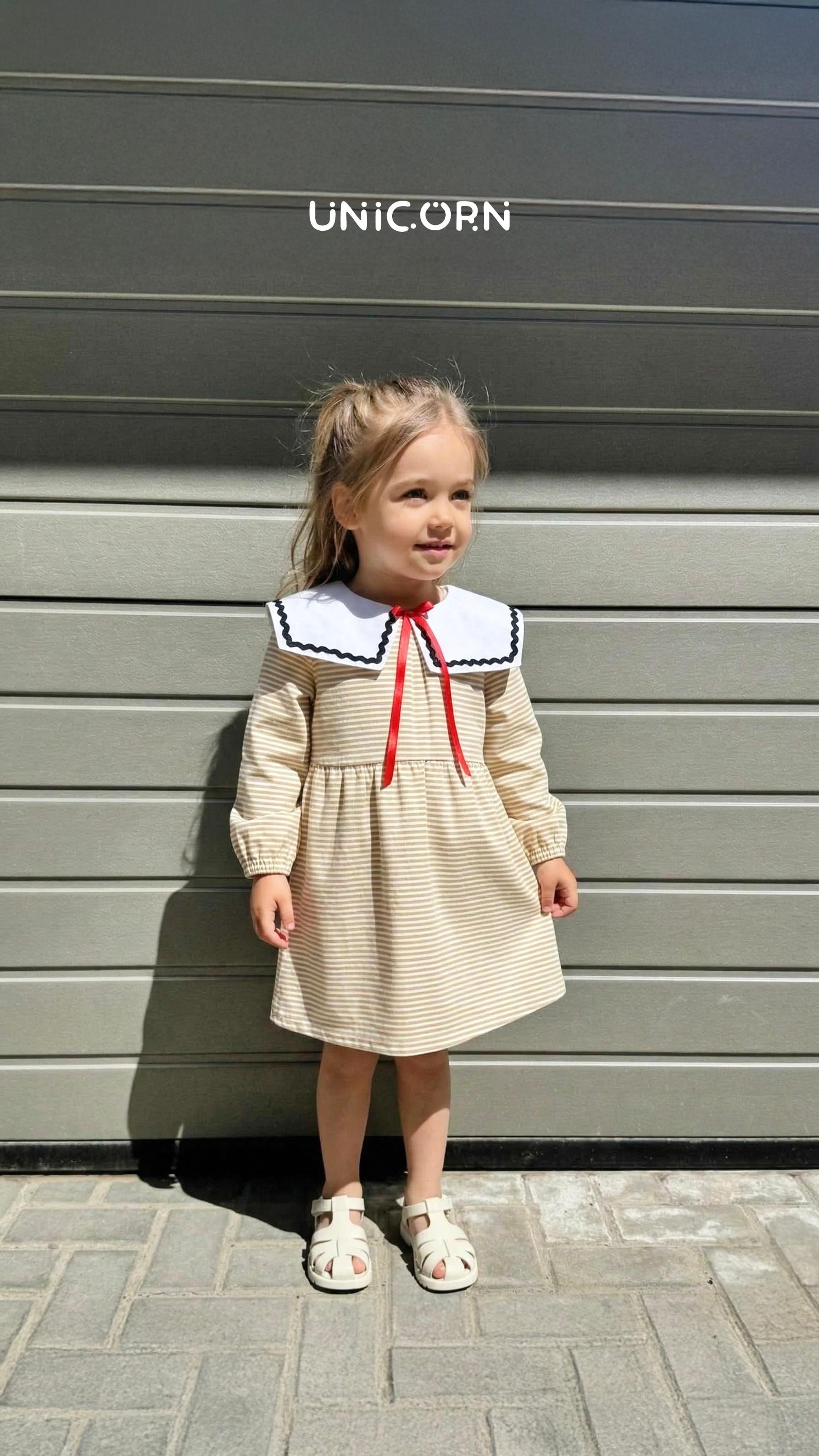 Unicorn yakalı elbise