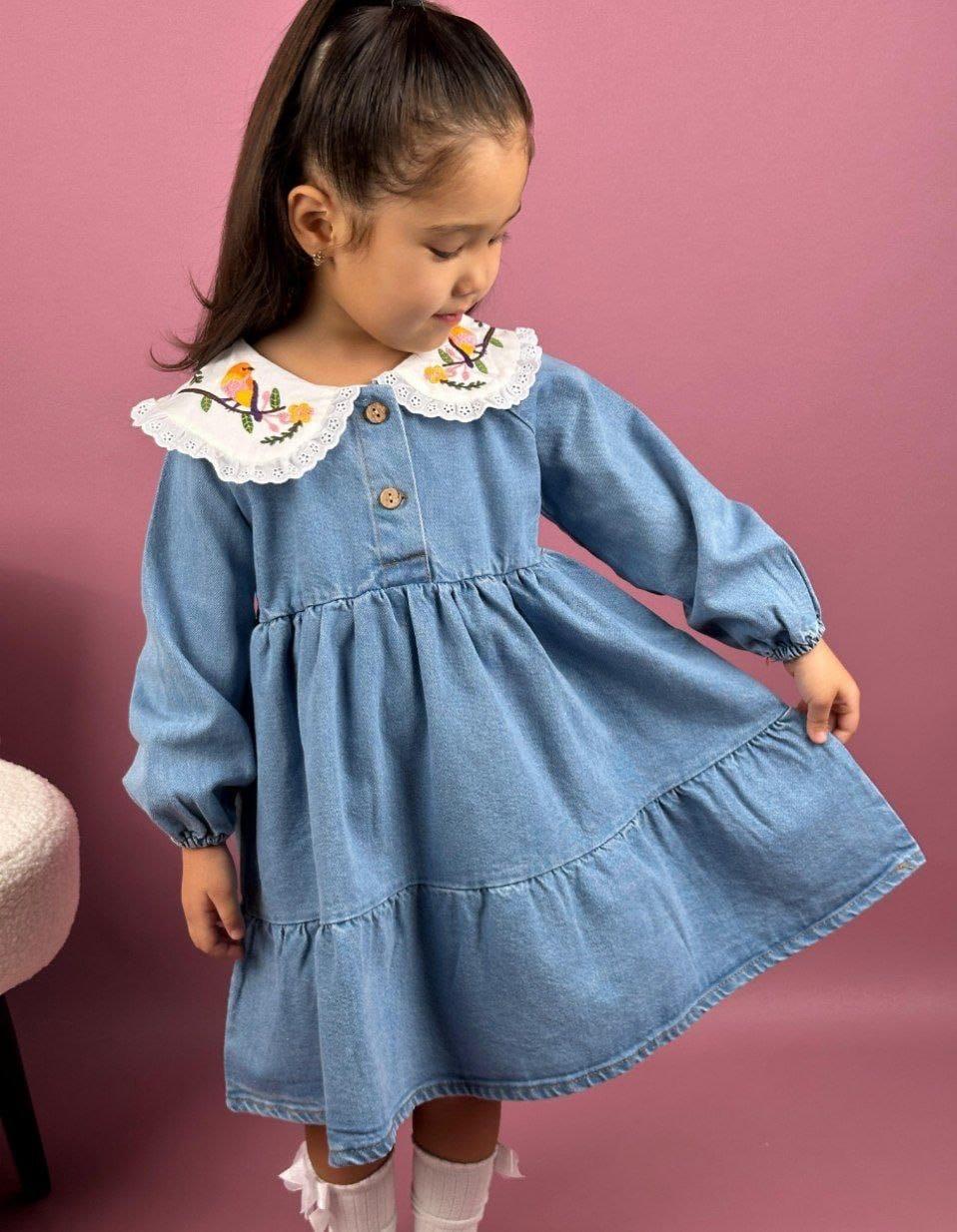 Yaka dantel işlemeli kot elbise