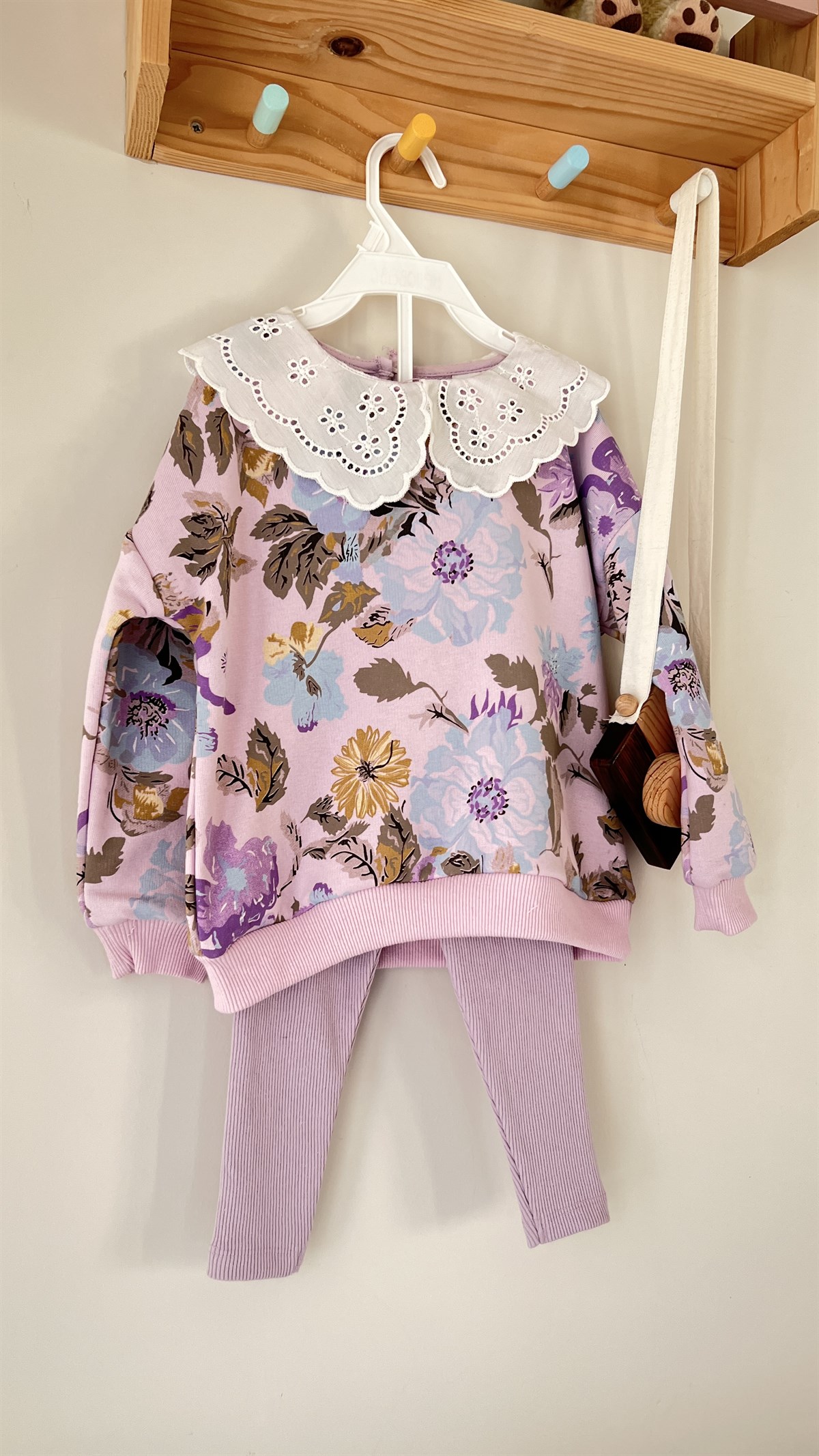 Yakalı çiçek takım 