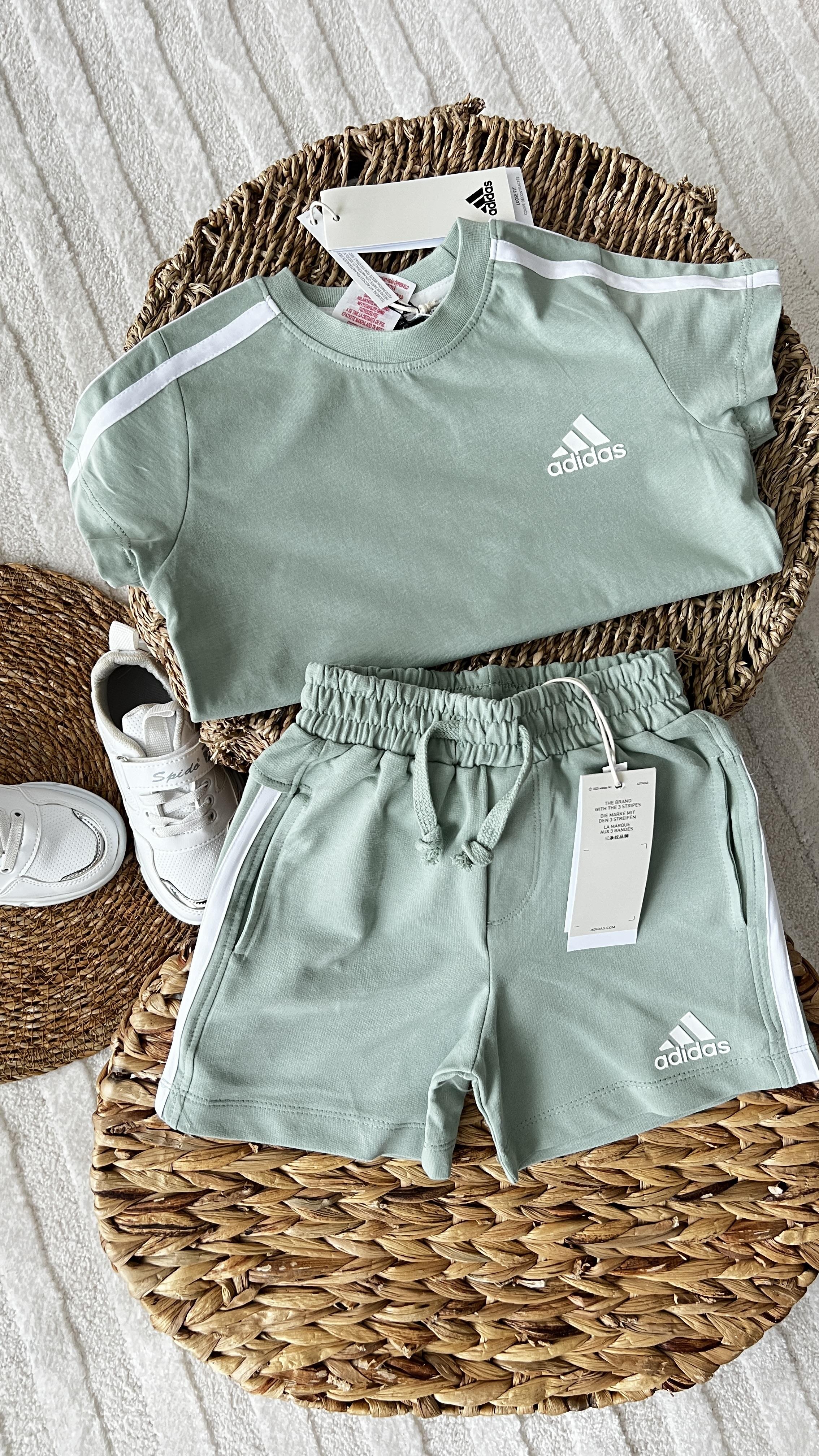 Yeni yesil Adidas takım 