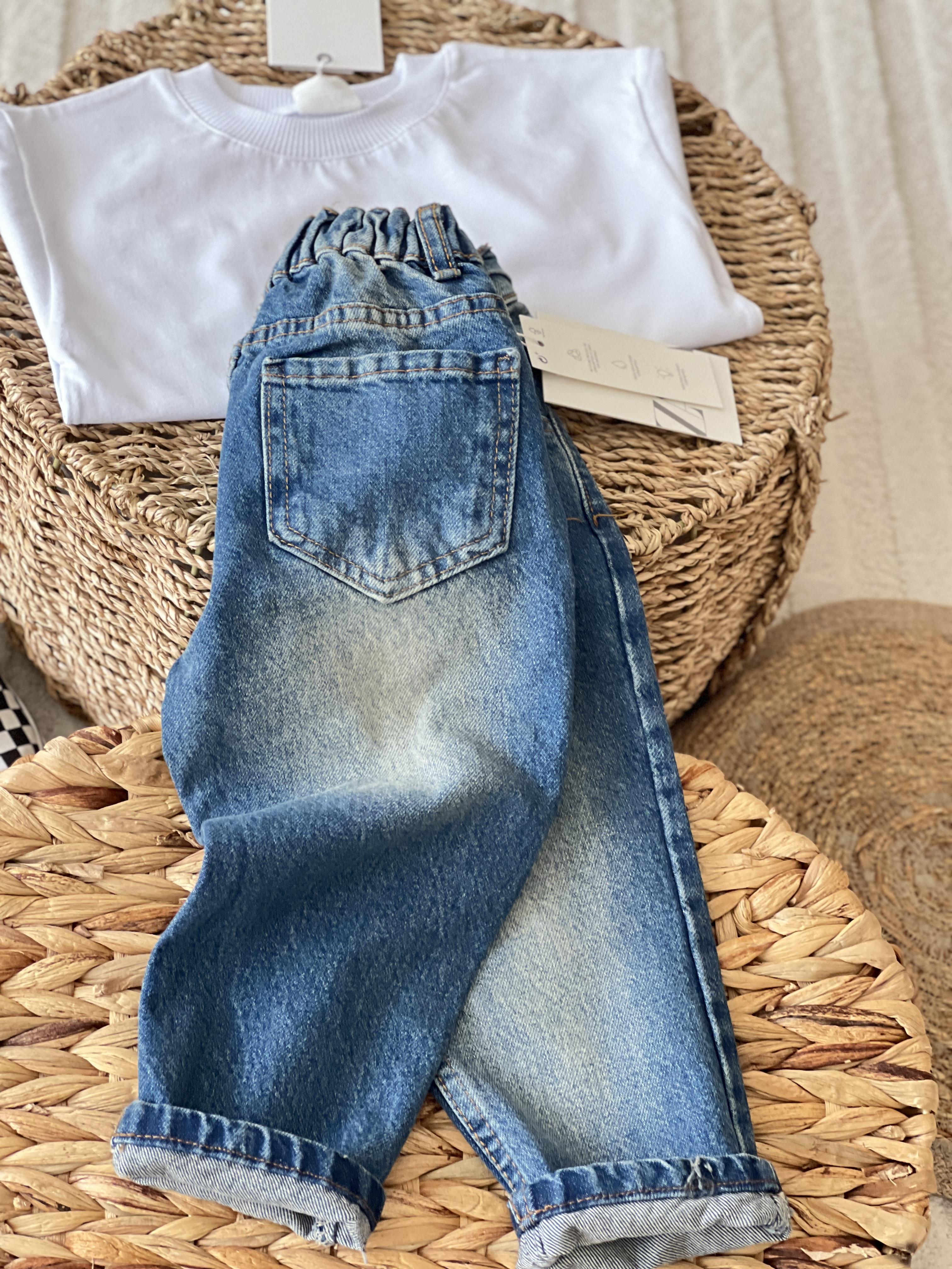 Yırtıklı jean 