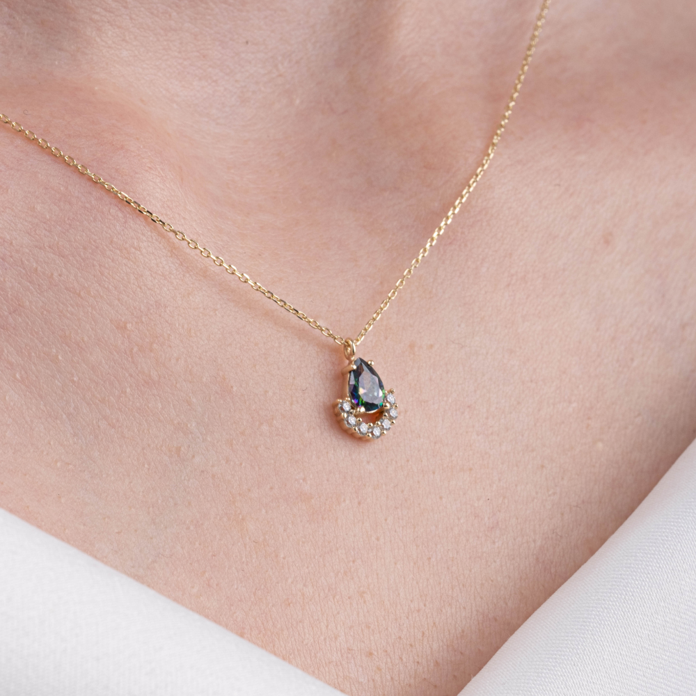 FasekGoldKOLYELER0.50 Karat Mistik Topaz 0.25 Pırlanta Montürü Damla Ay Tasarım Doğal Taşlı 14 Ayar Altın Kolye 