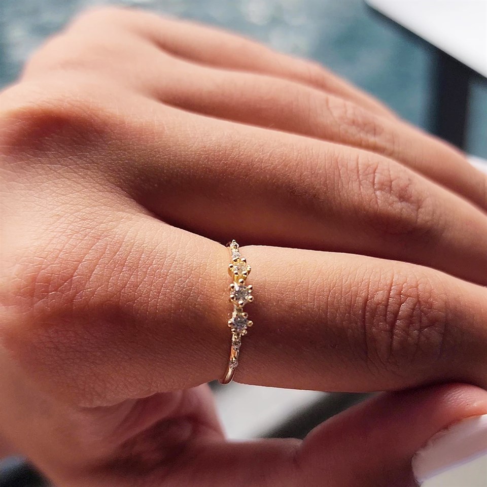 FasekGoldYÜZÜKLERAltın Yüzük - 14 Ayar Altın Swarovski Sıra Taşlı Minimal Alyans Yüzük - Minimal Altın Yüzük