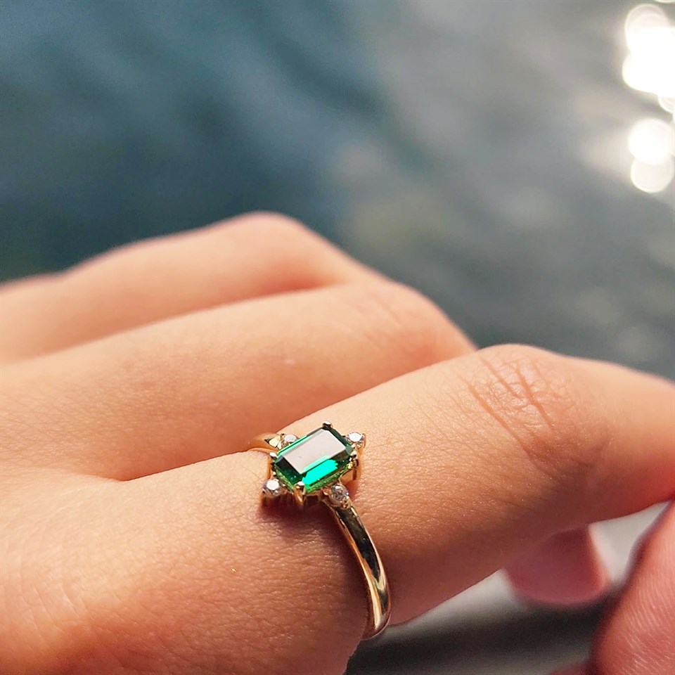 FasekGoldYÜZÜKLERAltın Yüzük - 14 Ayar Altın 0.95 Karat Radyant Kesim Zümrüt Yeşili Taşlı Evlilik Teklifi Yüzüğü