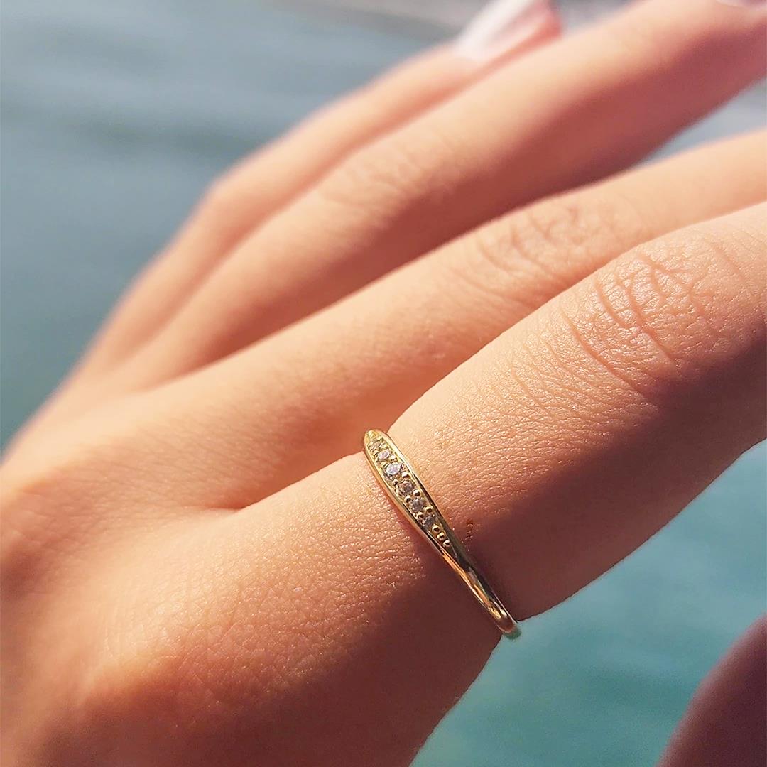 FasekGoldYÜZÜKLERAltın Yüzük - 14 Ayar Altın Swarovski Sıra Taşlı Minimal Yüzük - Sevgiliye, Anneler Günü Yüzük